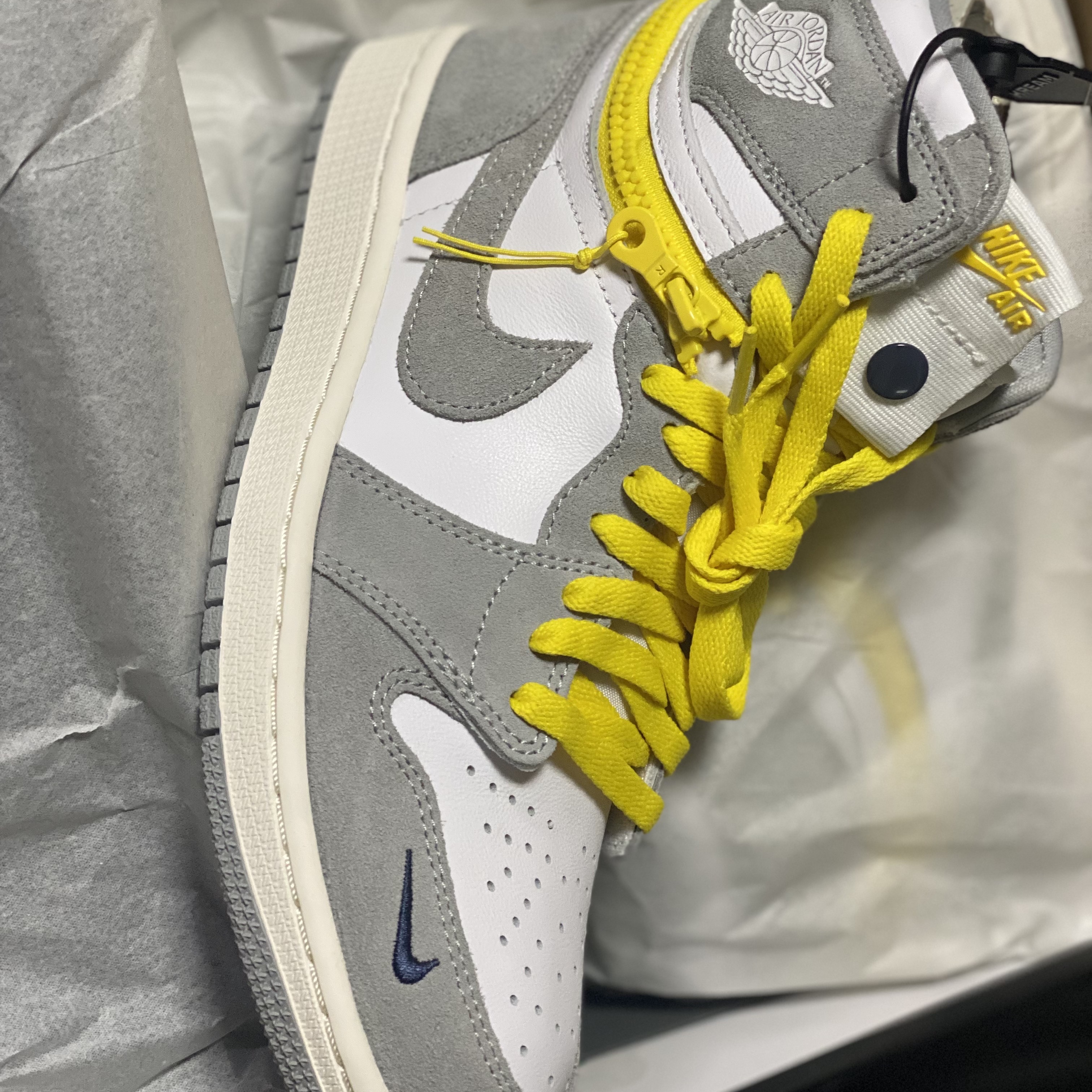 Jordan 1 High Switch Light Smoke Grey 착용 스타일 - 2