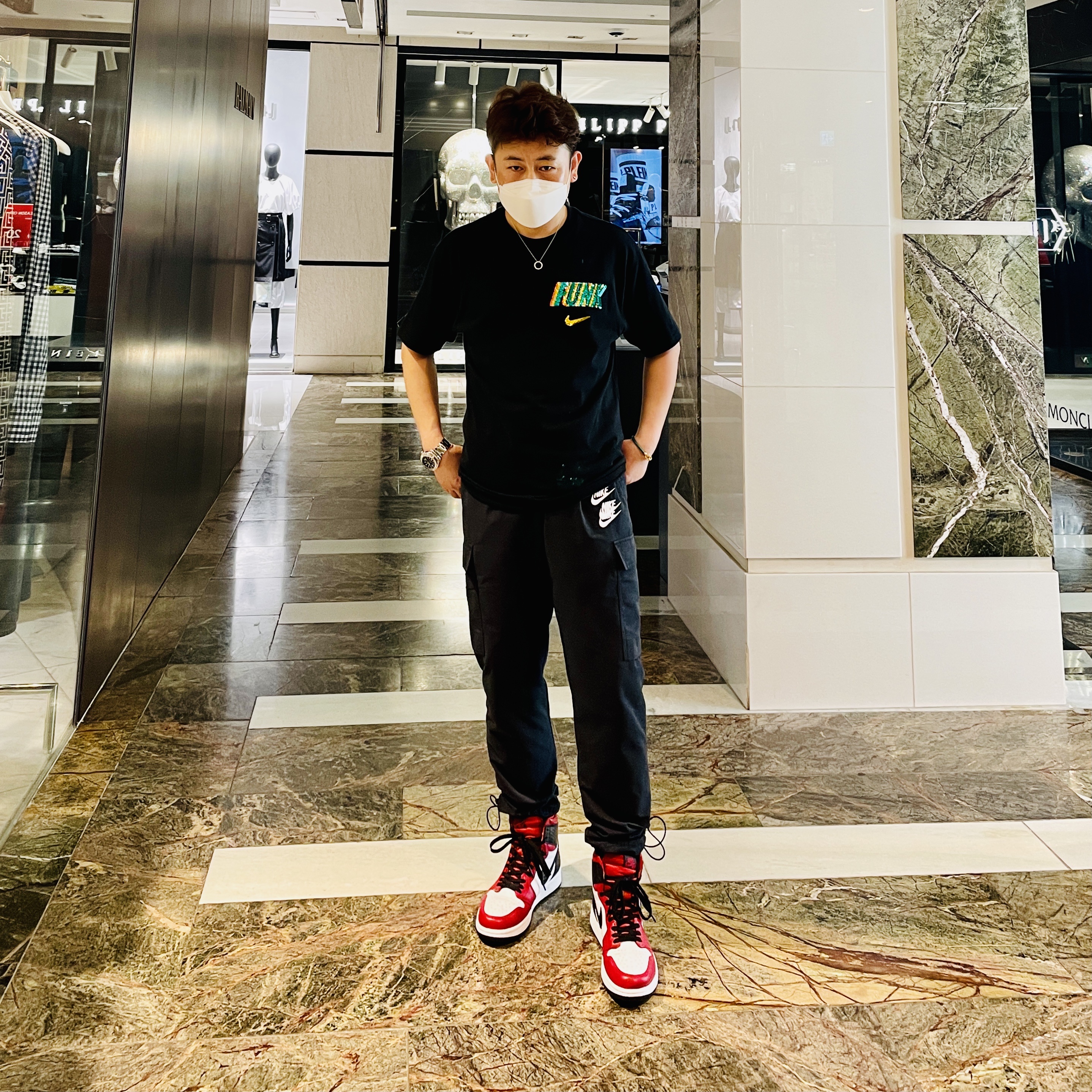 (W) Jordan 1 Retro High Satin Red, Nike Rayguns 90 Short Sleeve T-Shirt - Asia 착용 스타일