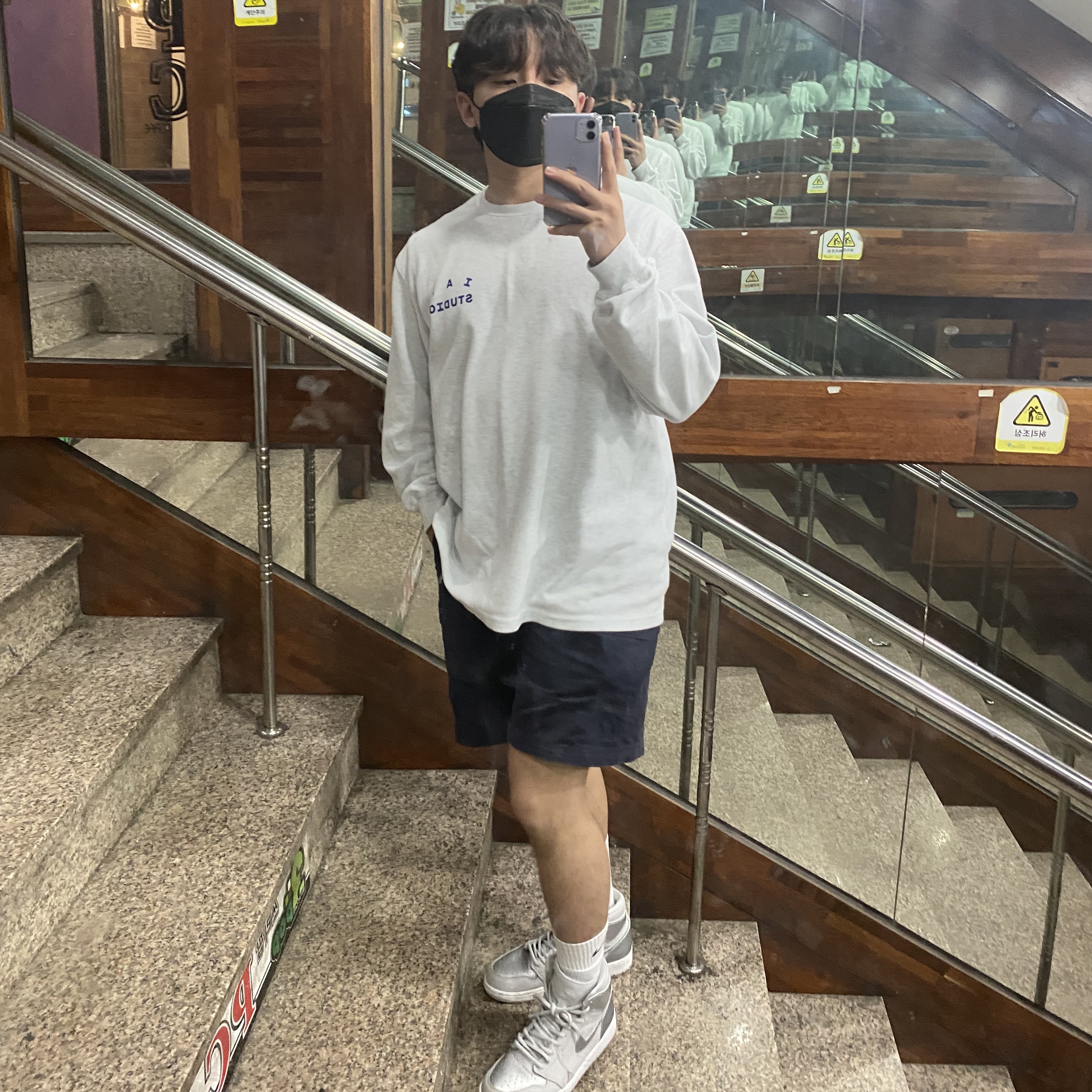 IAB Studio Long Sleeve Light Gray, Jordan 1 Retro High OG CO.JP Neutral Grey 착용 스타일