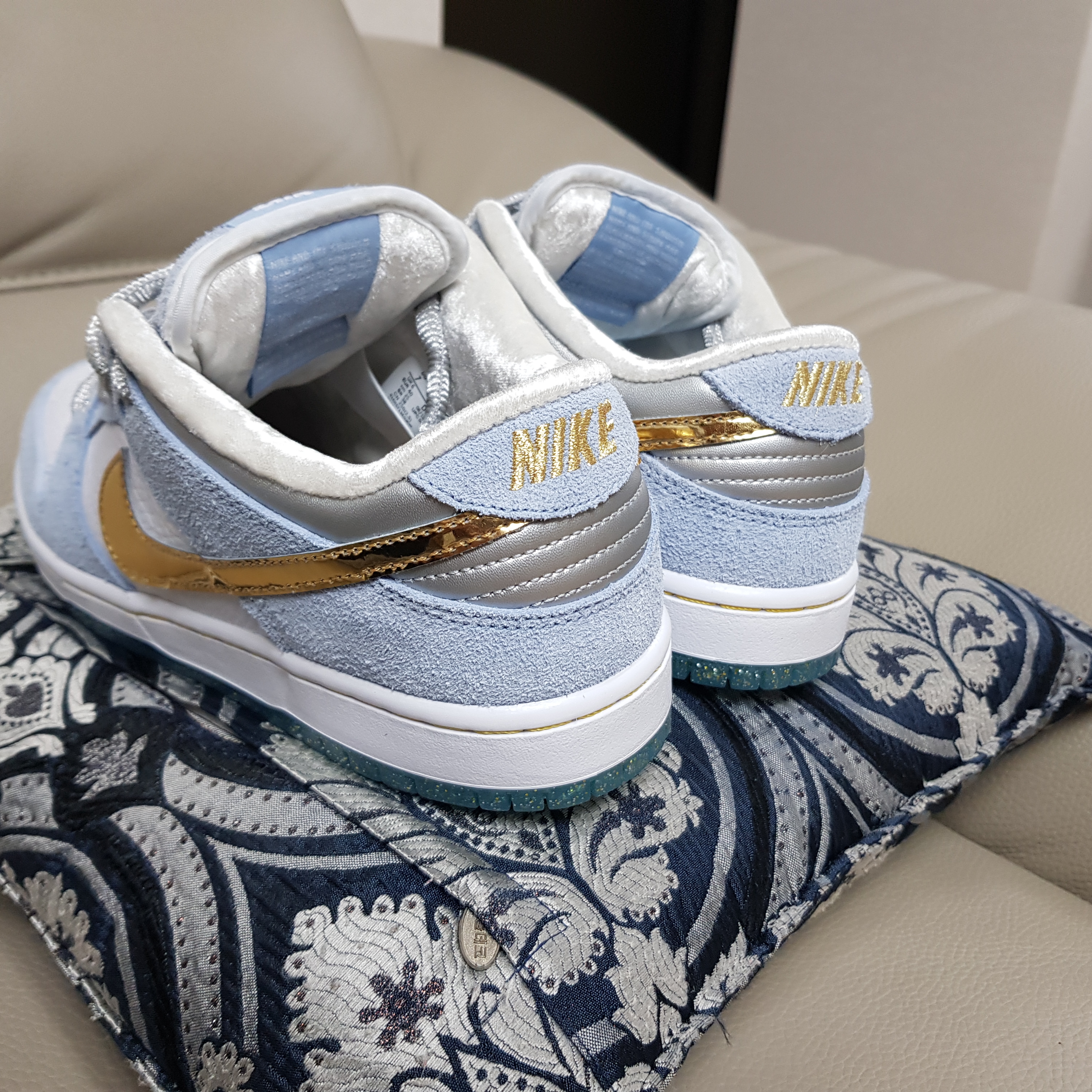 Nike x Sean Cliver SB Dunk Low Holiday Special 착용 스타일 - 1