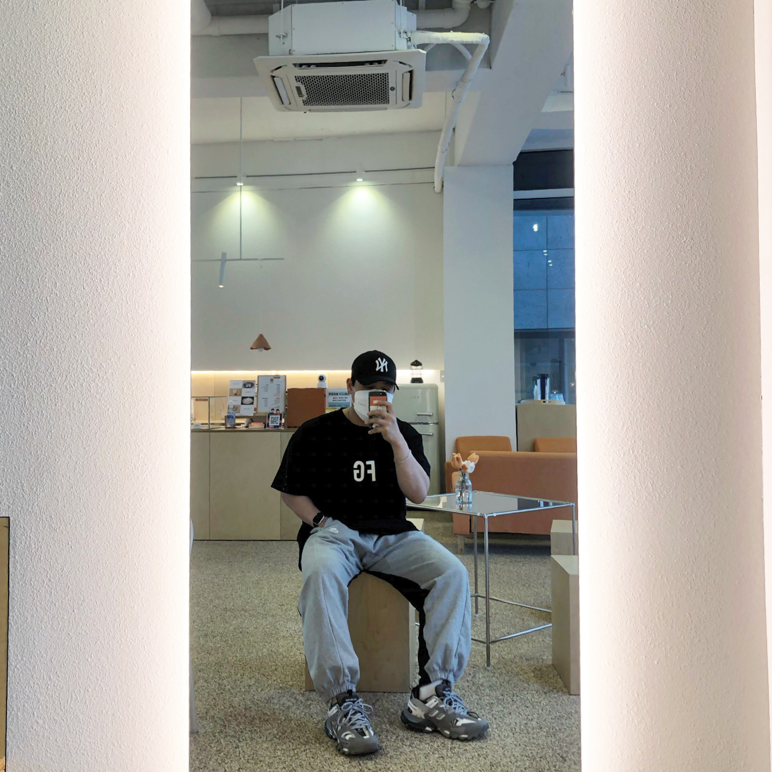 Balenciaga Track Sneakers Grey White 2019 착용 스타일