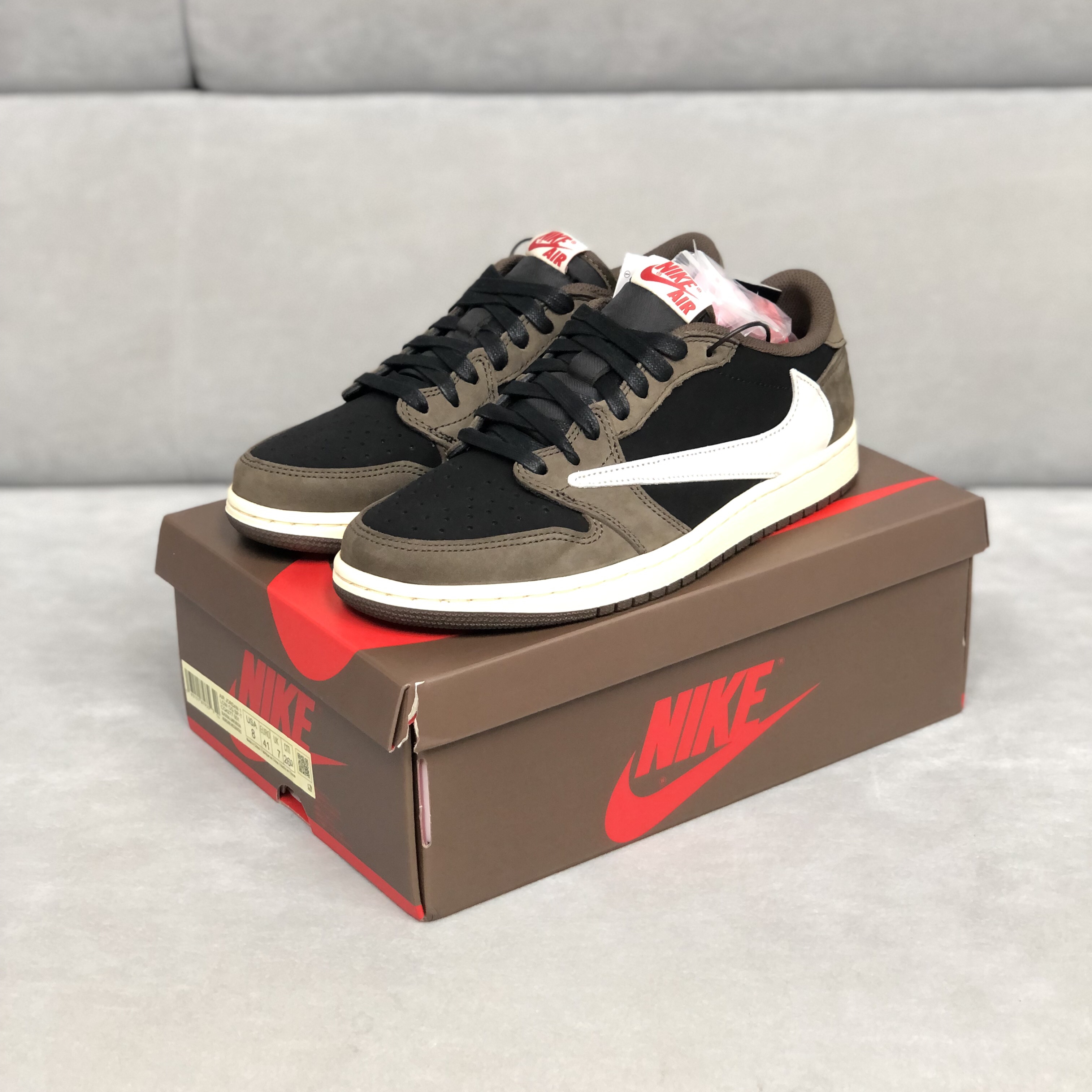 Jordan 1 x Travis Scott Retro Low OG SP Mocha 착용 스타일 - 2