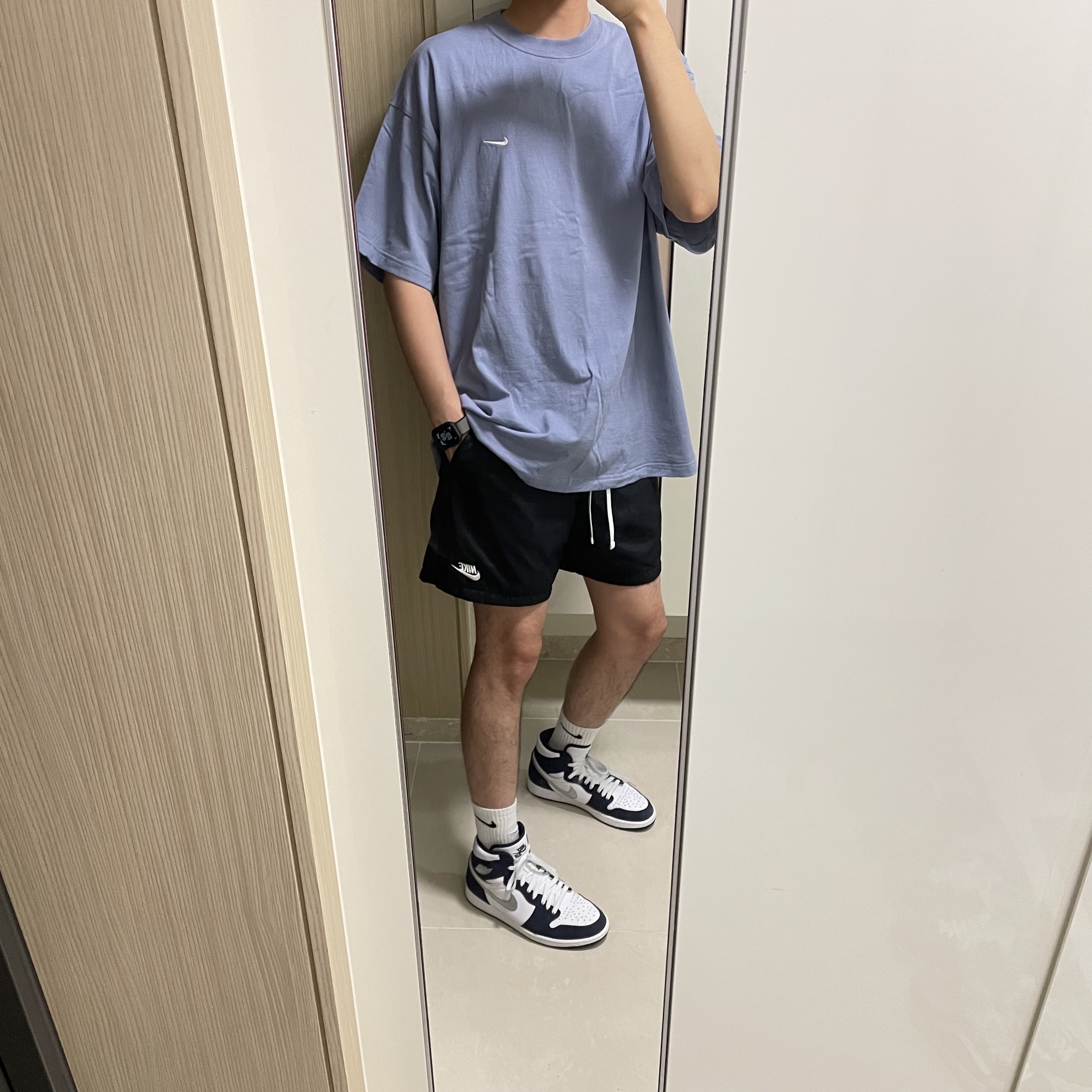Nike NRG Solo Swoosh T-Shirt Stellar Indigo - US/EU, Jordan 1 Retro High OG CO.JP Midnight Navy 착용 스타일
