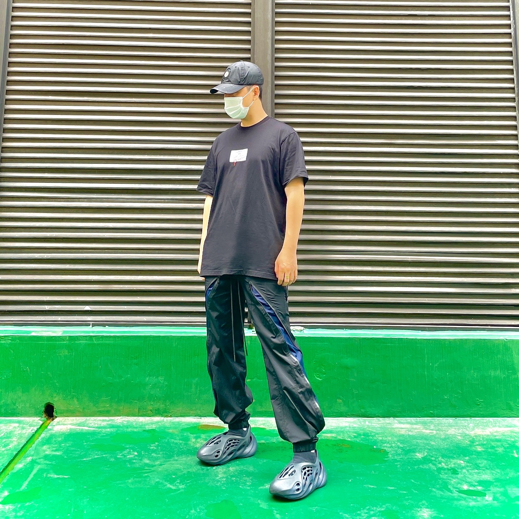 Supreme x Stone Island Painted Camo Nylon 6-Panel Black - 20FW, Supreme Signature Label S/S Top Black - 21SS 착용 스타일 - 2