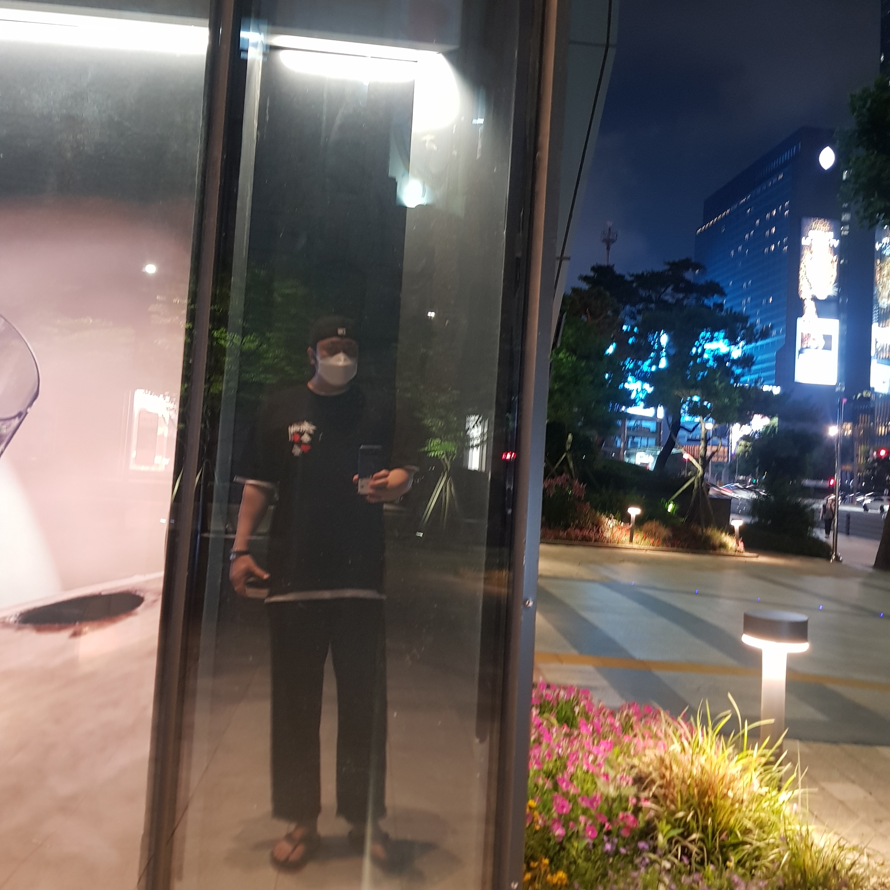 New Balance x Taw&Toe Flip Flop Black, Stussy Full Deck 2 T-Shirt Black 착용 스타일
