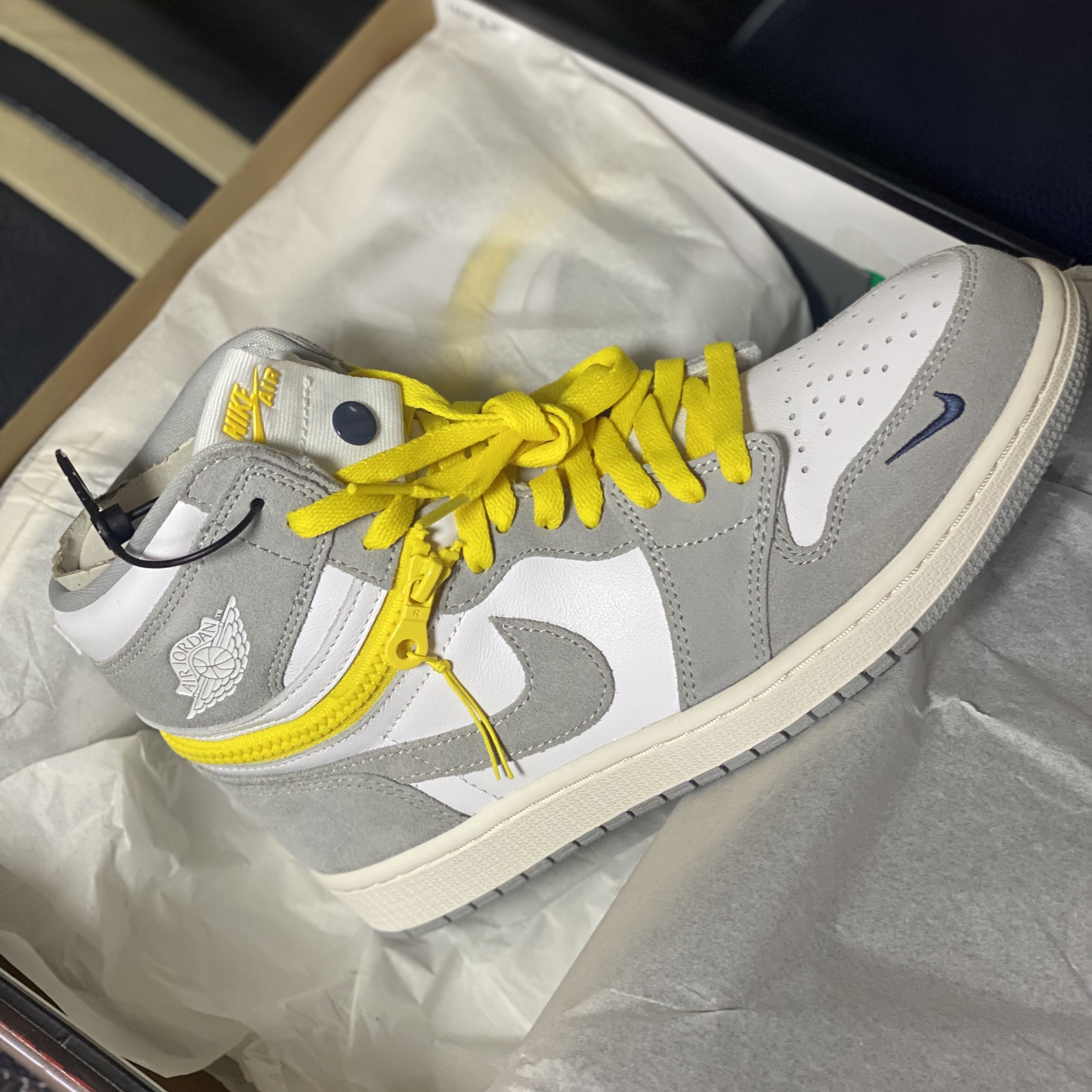 Jordan 1 High Switch Light Smoke Grey 착용 스타일 - 1