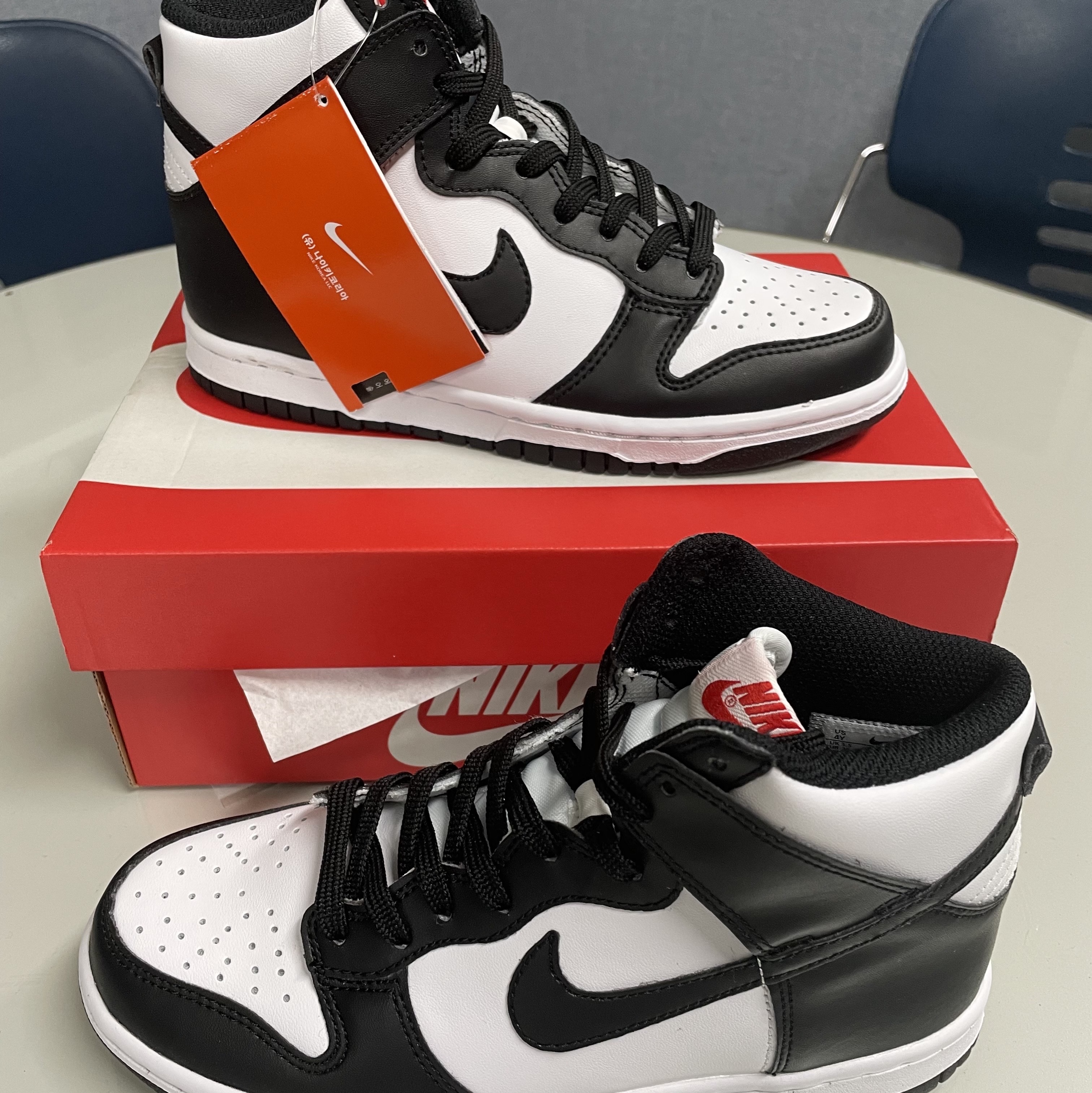 (GS) Nike Dunk High Black and White 착용 스타일
