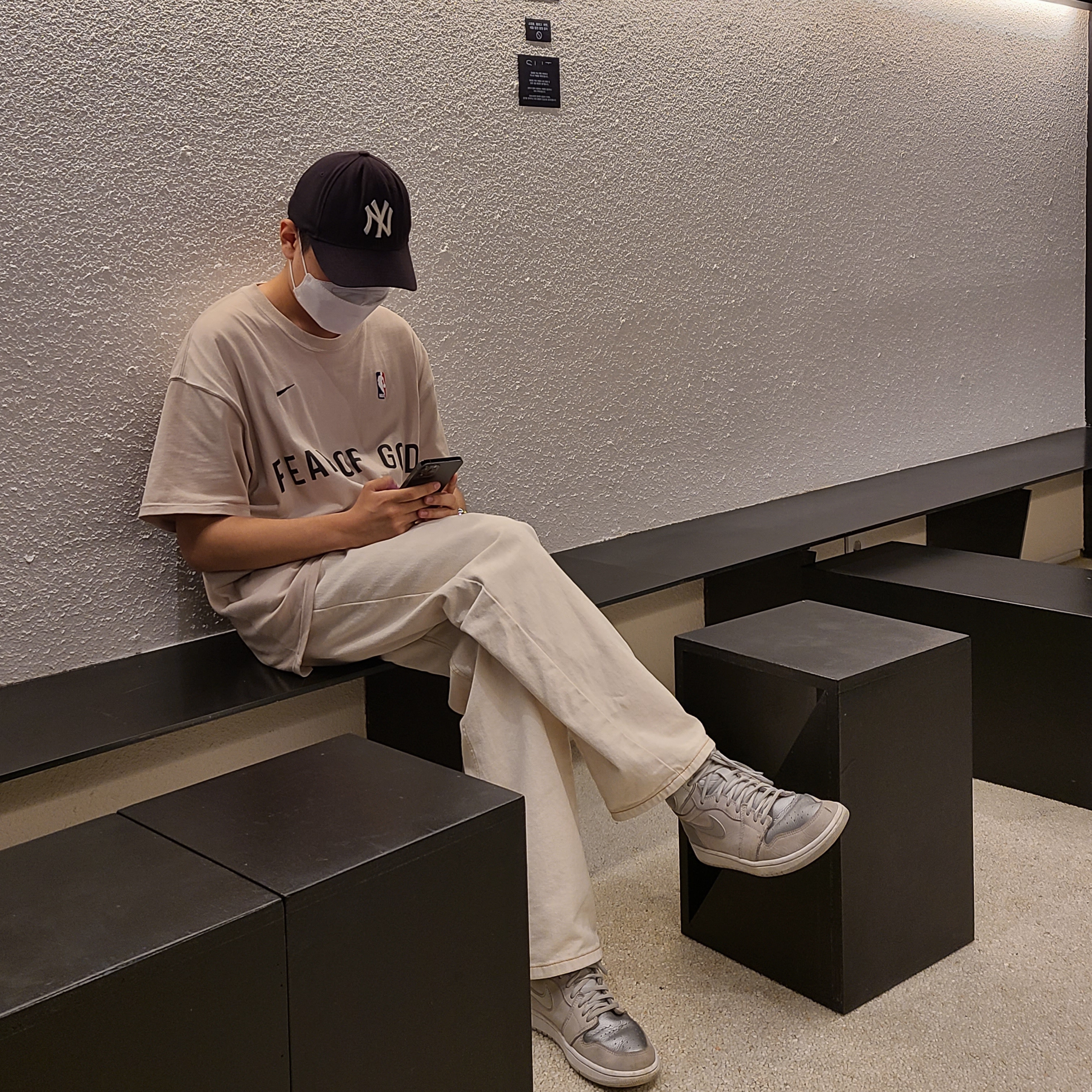 Nike x Fear of God Warm Up T-Shirt Oatmeal, Jordan 1 Retro High OG CO.JP Neutral Grey 착용 스타일