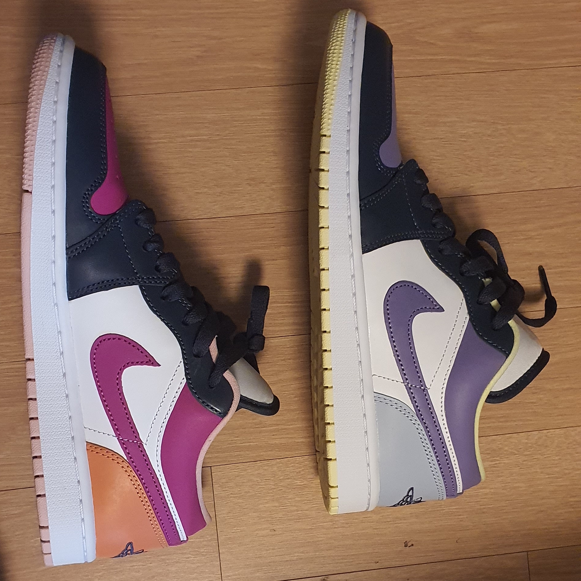 (W) Jordan 1 Low SE Mismatched Purple Magenta 착용 스타일 - 2