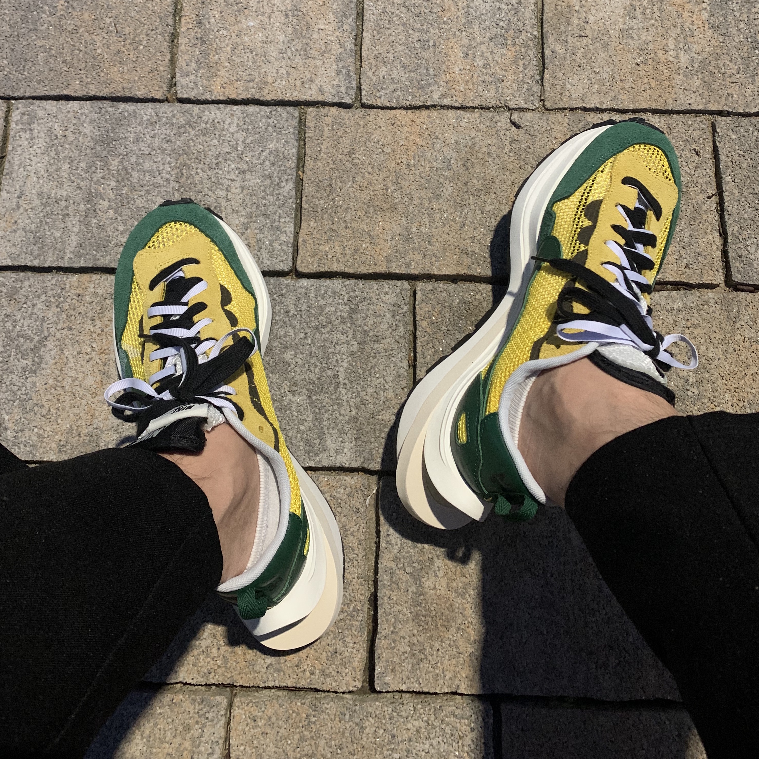 Nike x Sacai VaporWaffle Tour Yellow & Gorge Green Sail 착용 스타일
