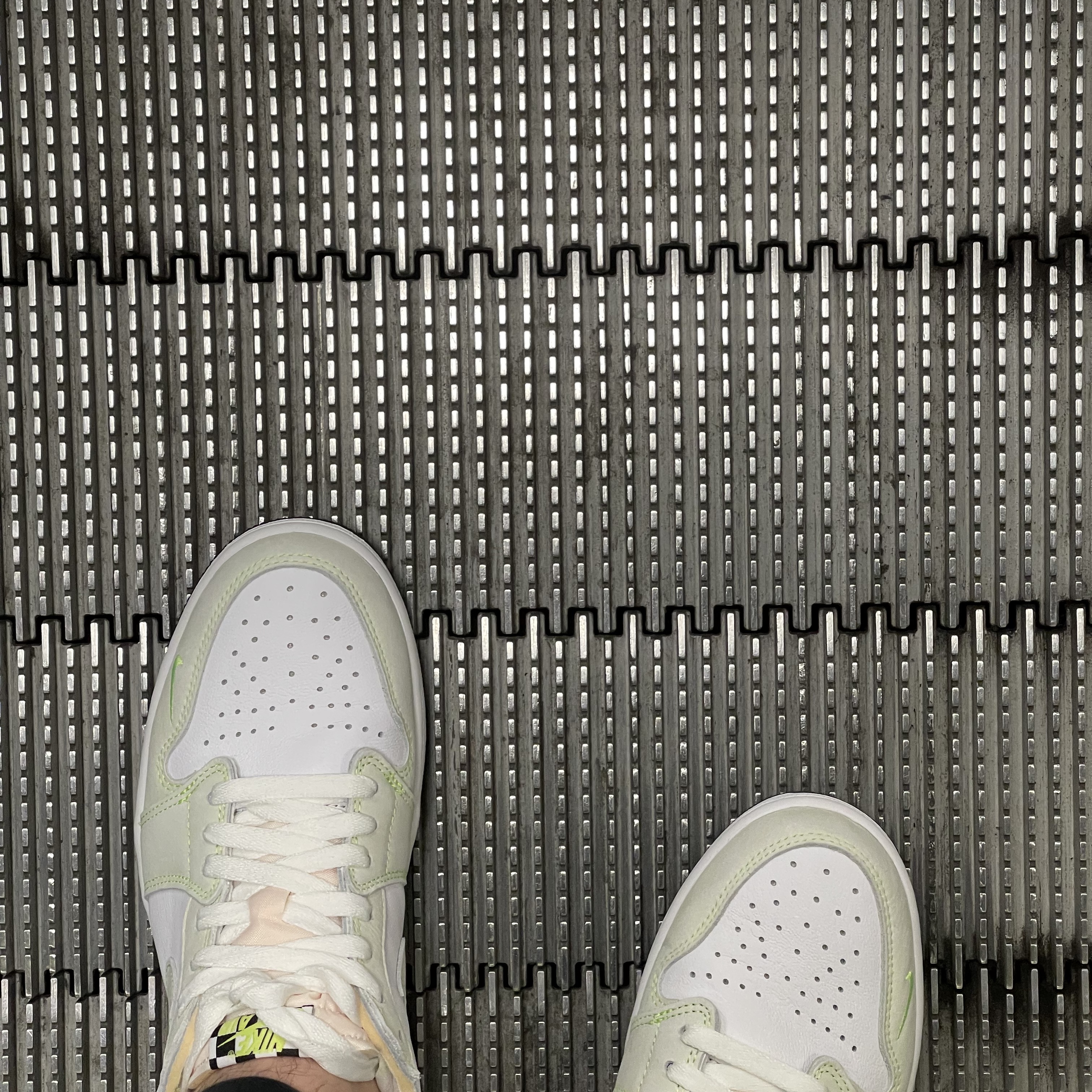 Jordan 1 Low OG Ghost Green 착용 스타일