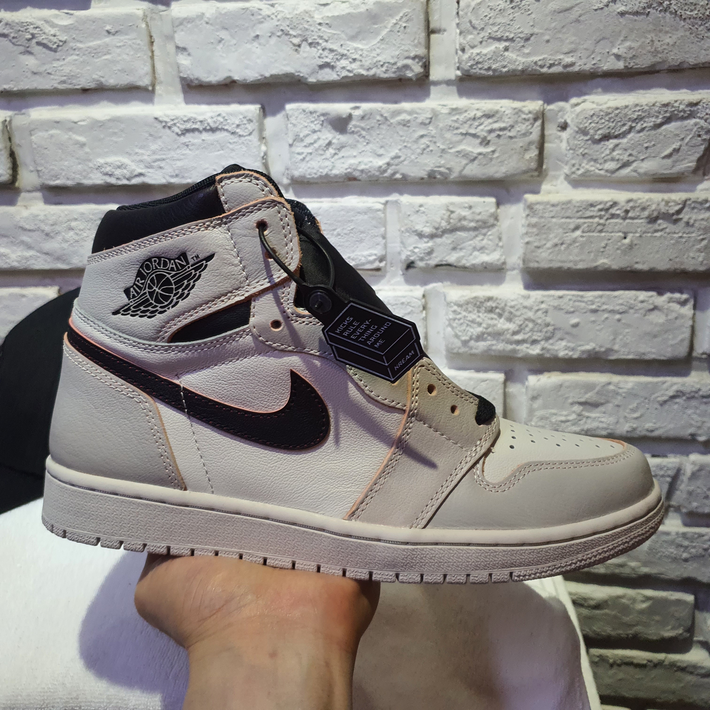 Jordan 1 Retro High OG Defiant SB NYC to Paris 착용 스타일 - 2