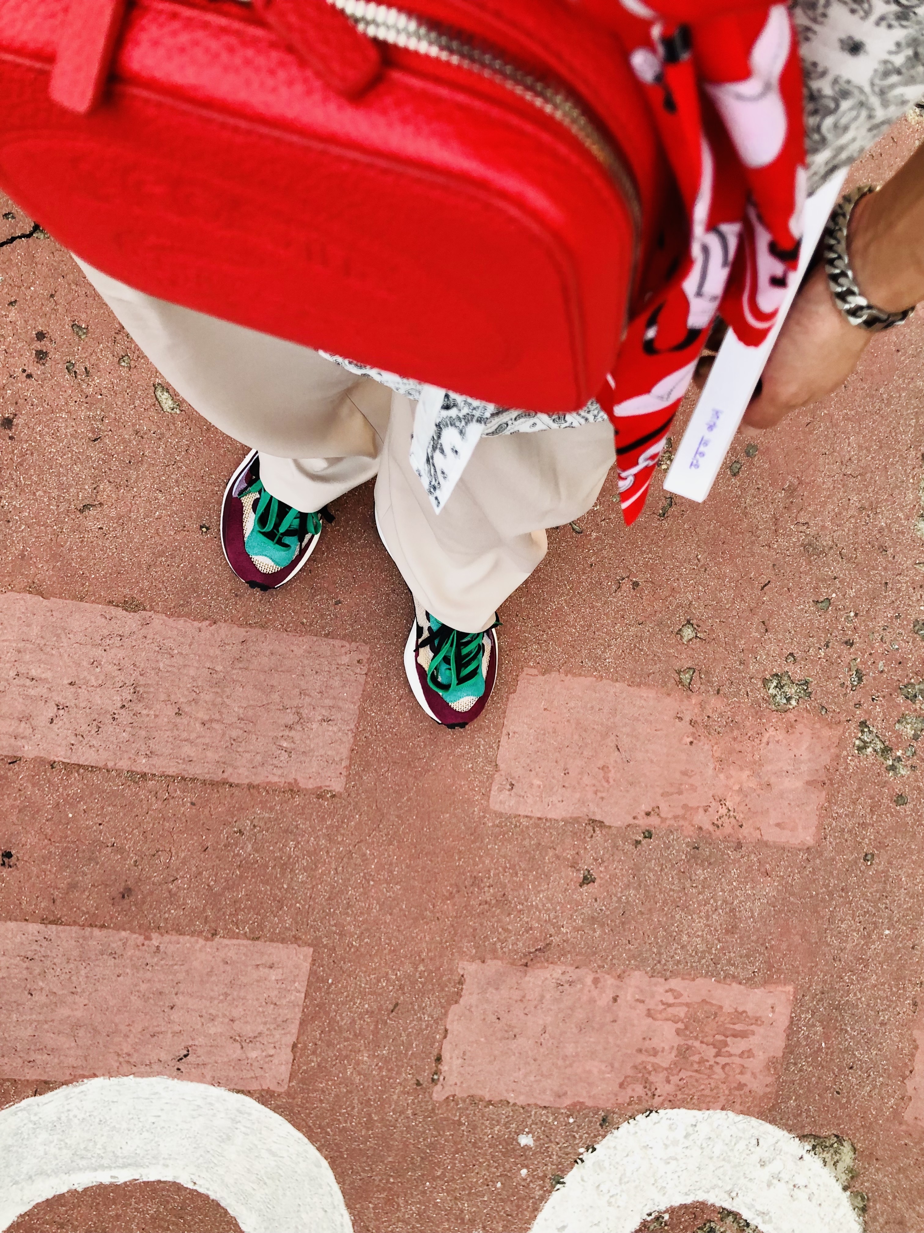 Nike x Sacai VaporWaffle String & Black Villain Red 착용 스타일 - 1