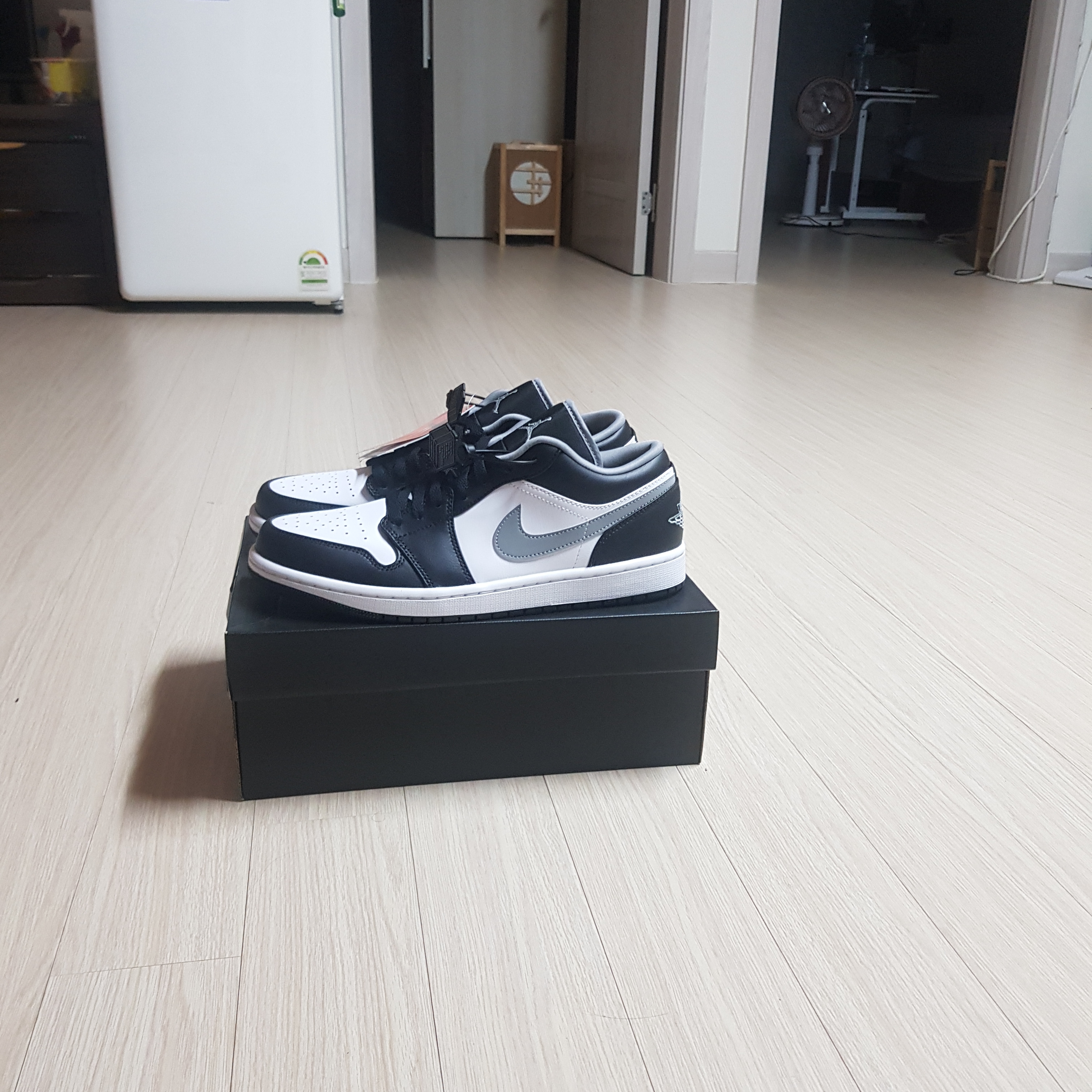 Jordan 1 Low Black Particle Grey 착용 스타일