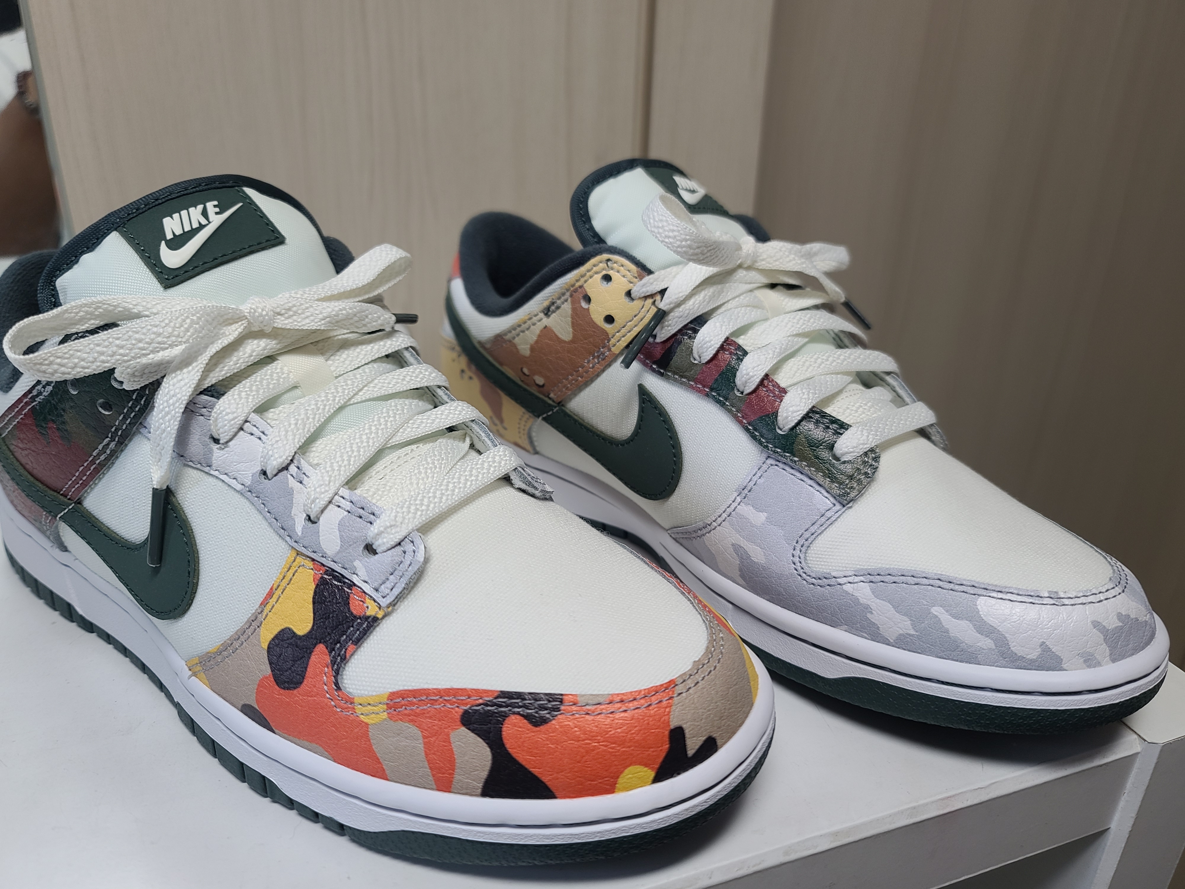 Nike Dunk Low SE Sail Multi Camo 착용 스타일 - 2