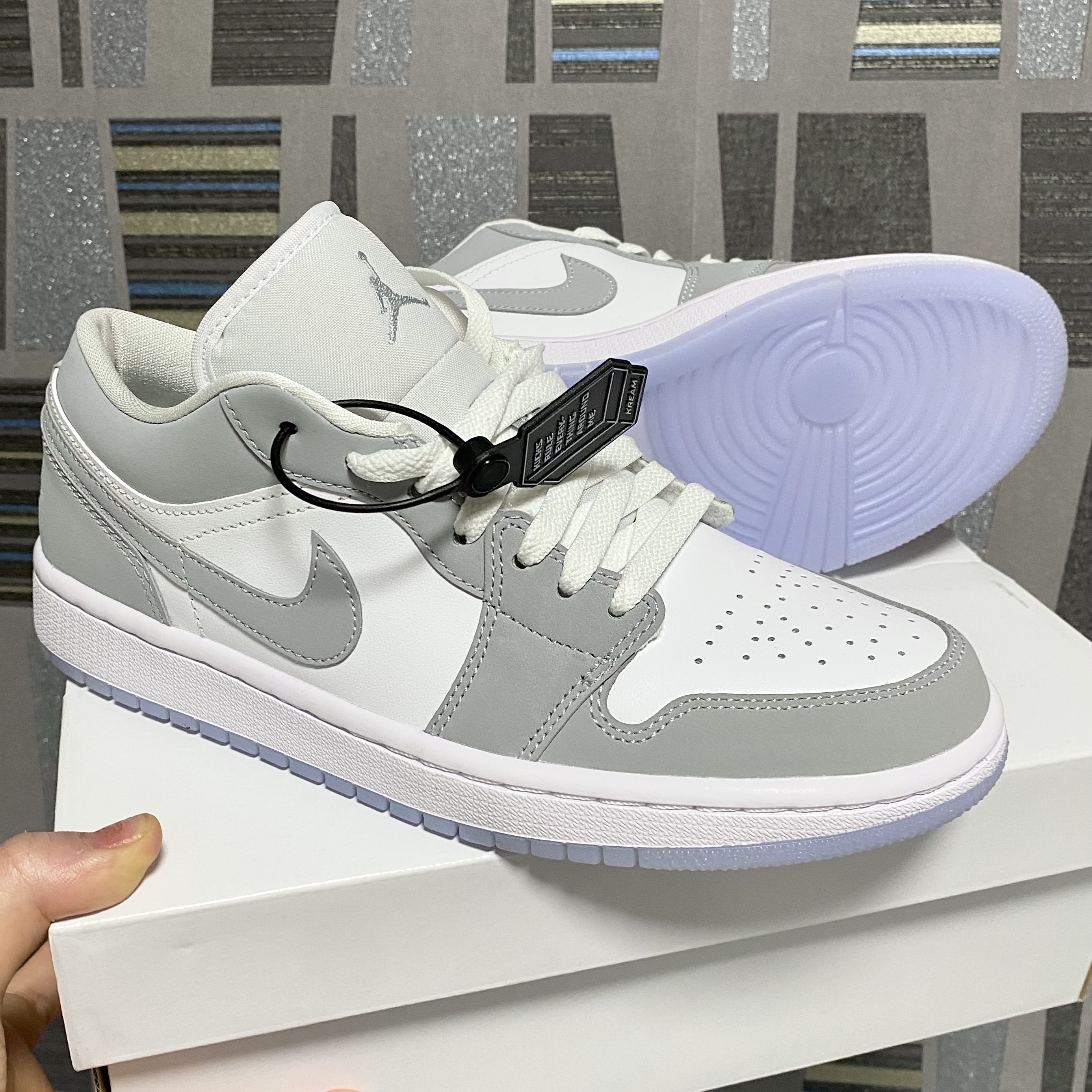 (W) Jordan 1 Low White Wolf Grey 착용 스타일 - 1