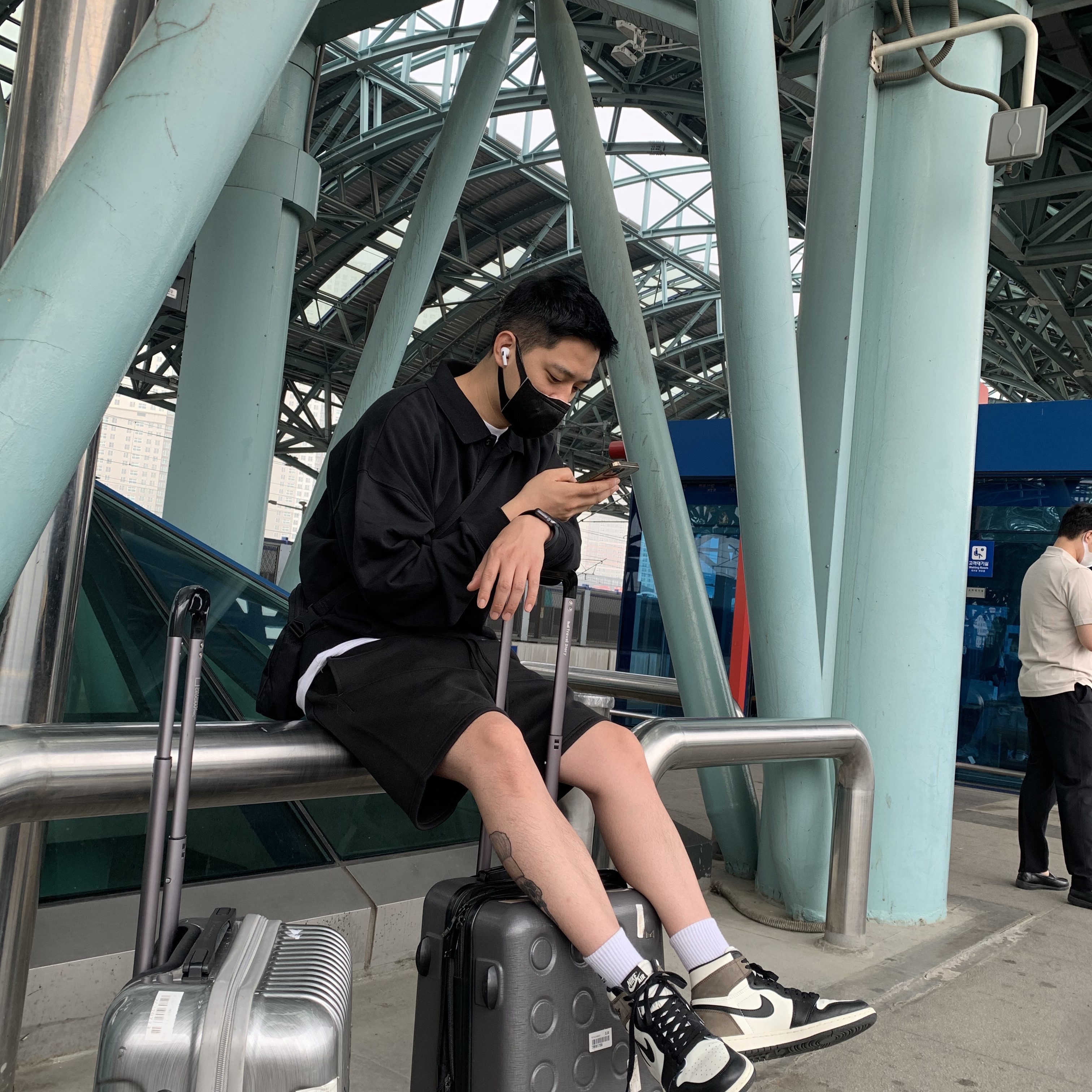 Jordan 1 Retro High OG Black Mocha, Essentials Sweatshorts Black - 21SS 착용 스타일