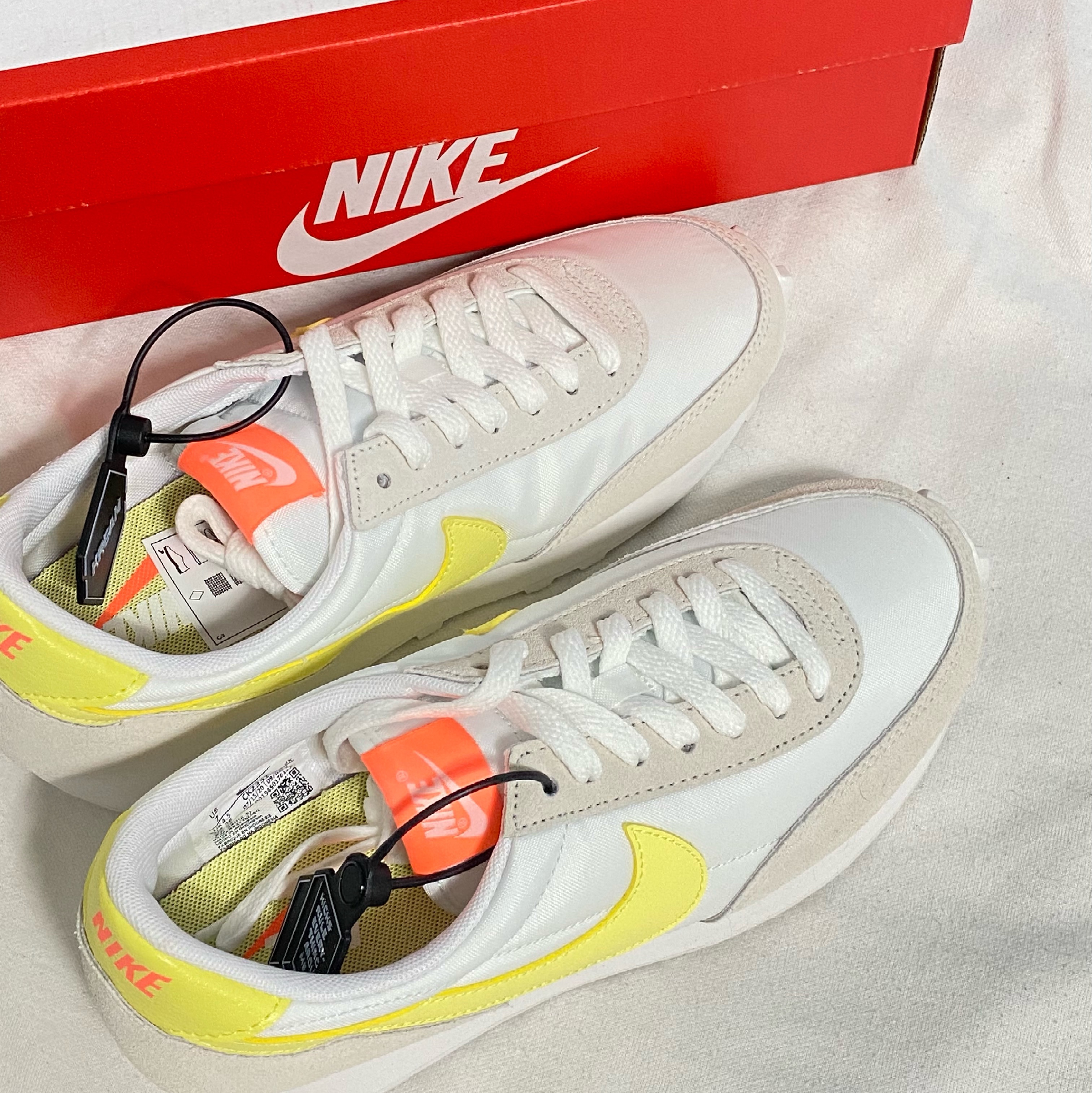 (W) Nike Daybreak Pale Ivory Light Zitron Bright Mango 착용 스타일