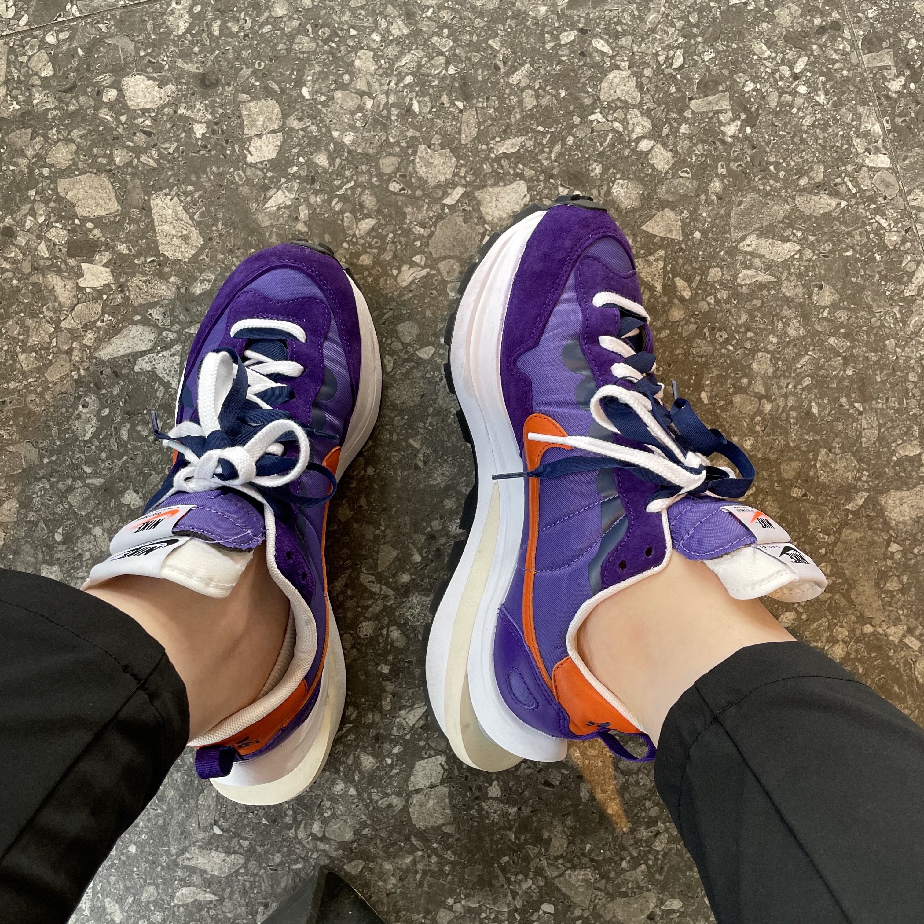 Nike x Sacai VaporWaffle Dark Iris 착용 스타일