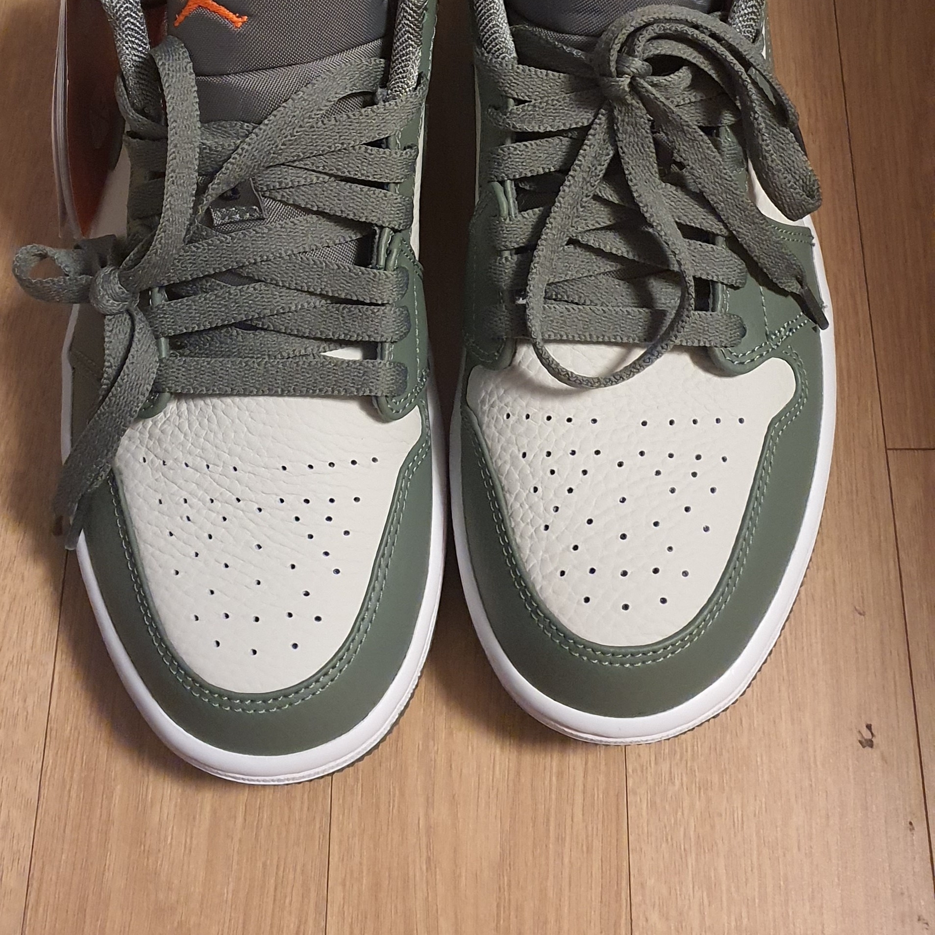 Jordan 1 Low Military Green 착용 스타일 - 1