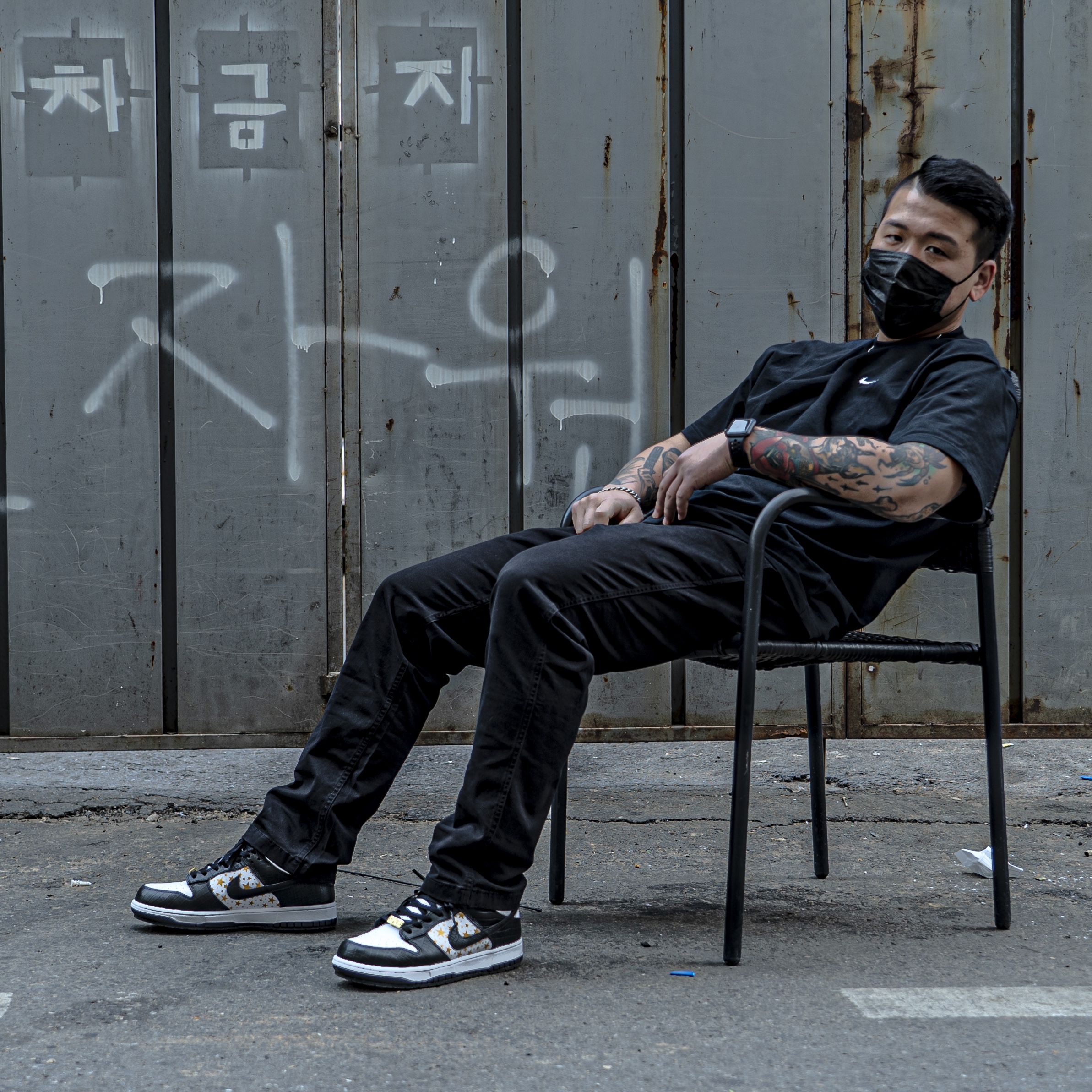 Nike x Supreme SB Dunk Low Black, Nike NRG Solo Swoosh T-Shirt Black - US/EU 착용 스타일 - 1