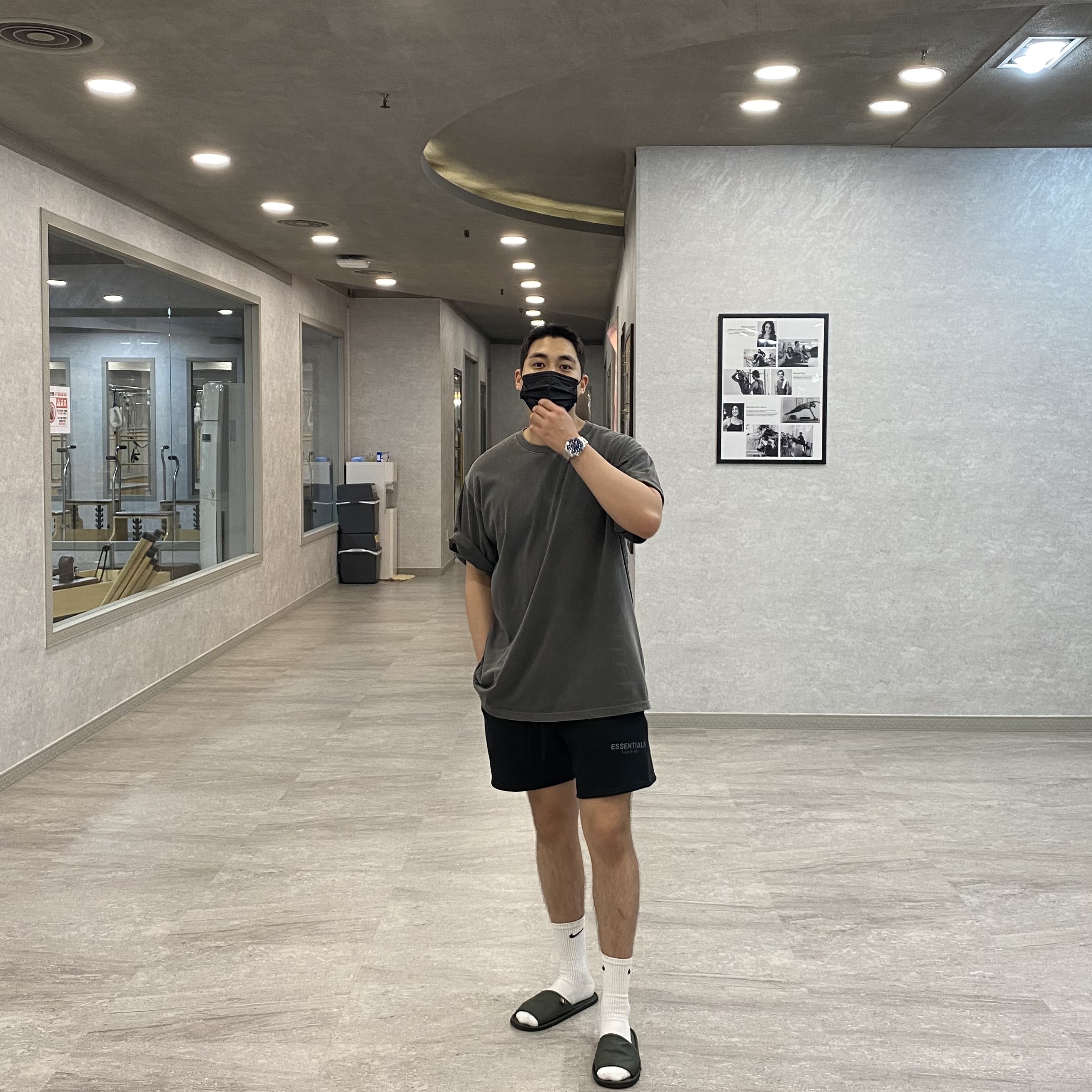 Essentials Sweatshorts Black 2020 착용 스타일