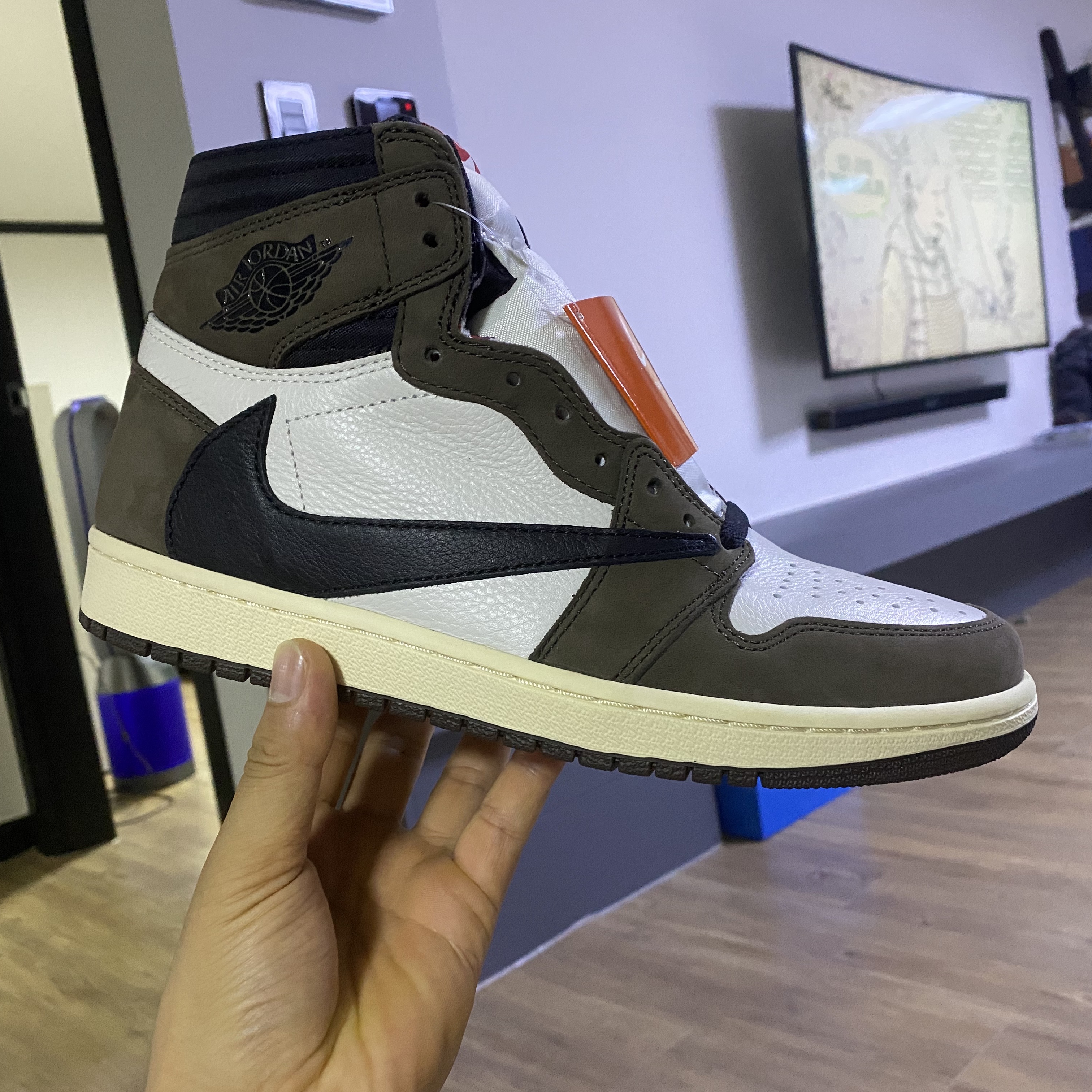 Jordan 1 x Travis Scott Retro High OG SP Mocha 착용 스타일 - 2