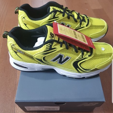 New Balance 530 Yellow 착용 스타일