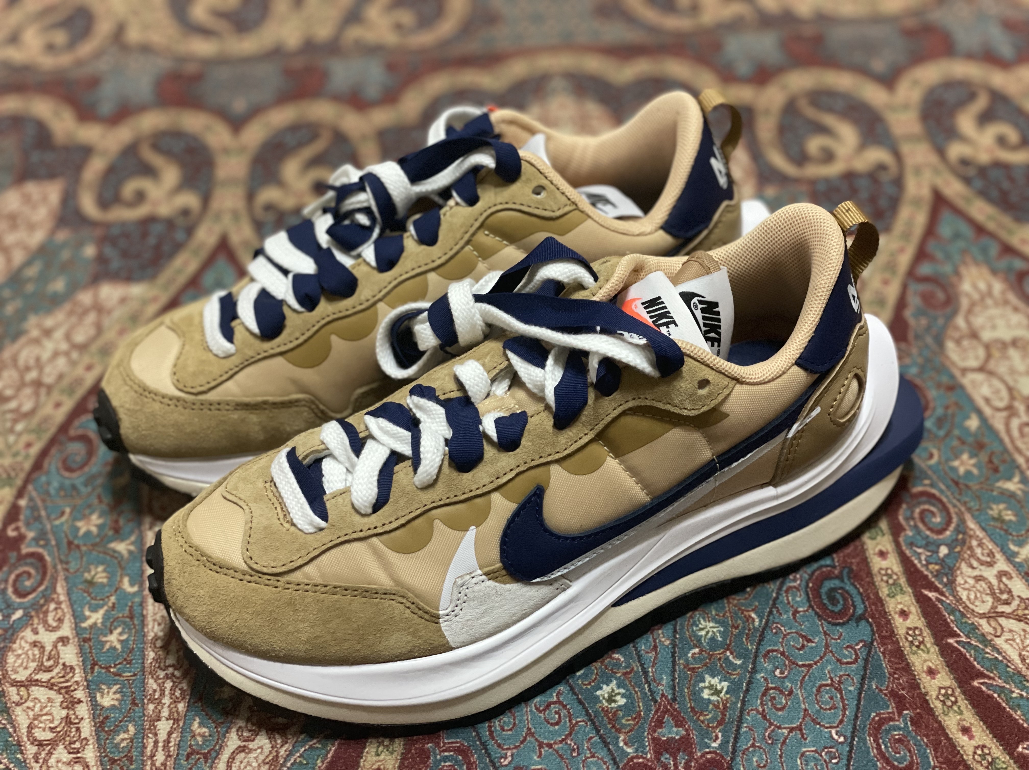 Nike x Sacai VaporWaffle Sesame and Blue Void 착용 스타일