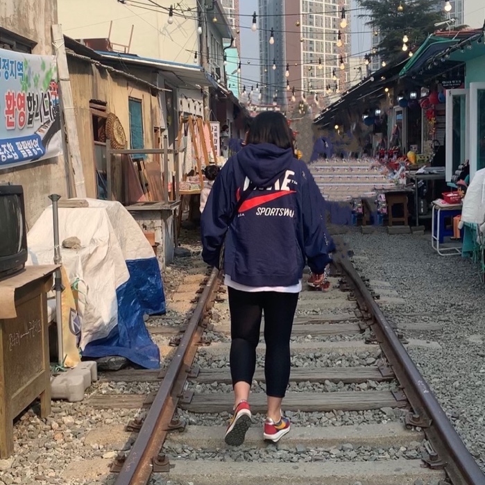 Nike x Sacai LDWaffle Blue Multi, Nike NSW Hoodie BRS Midnight Navy 착용 스타일