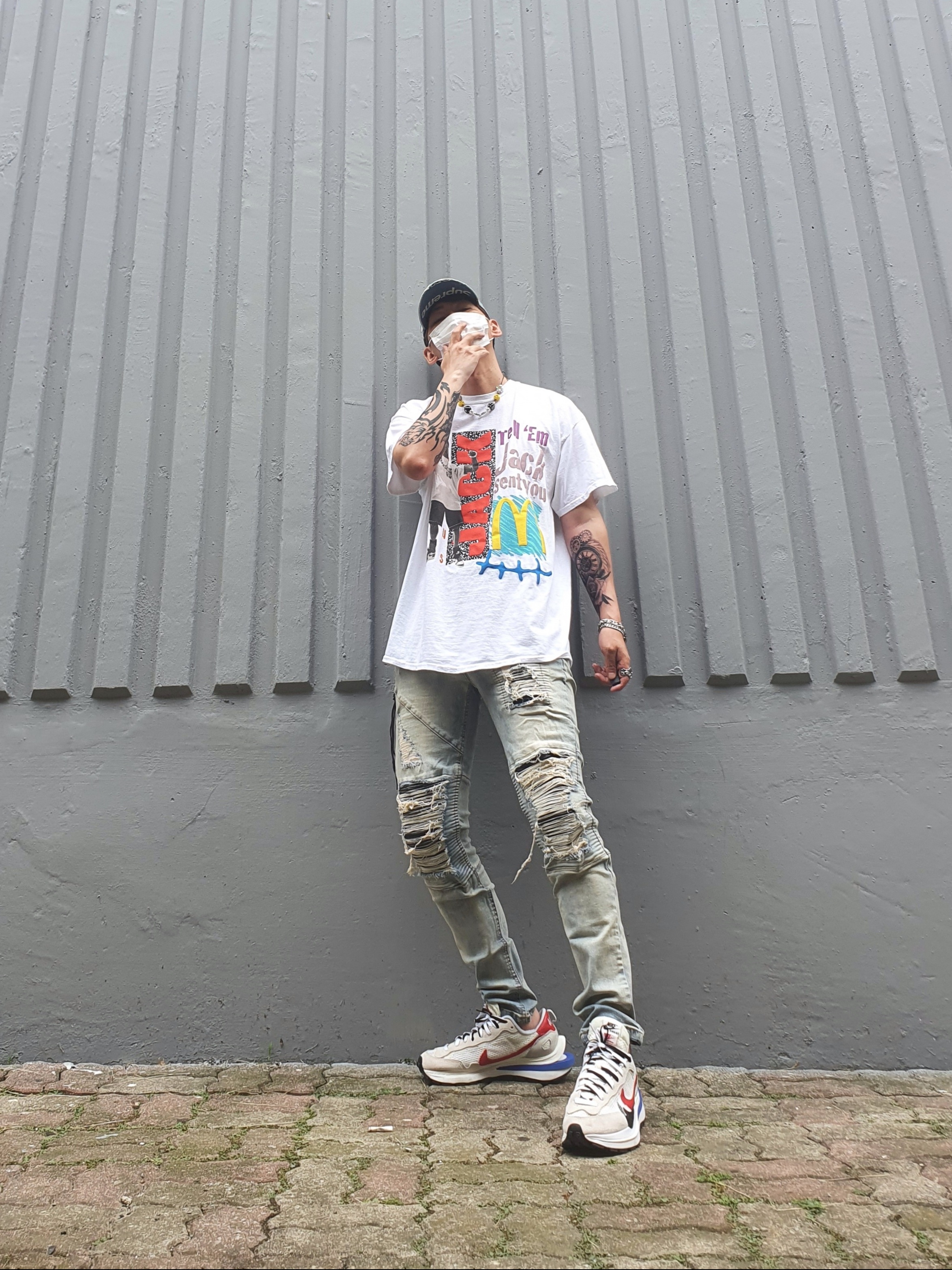 Supreme Frayed Logos Denim Camp Cap Blue - 21SS, Nike x Sacai VaporWaffle Royal Fuchsia 착용 스타일