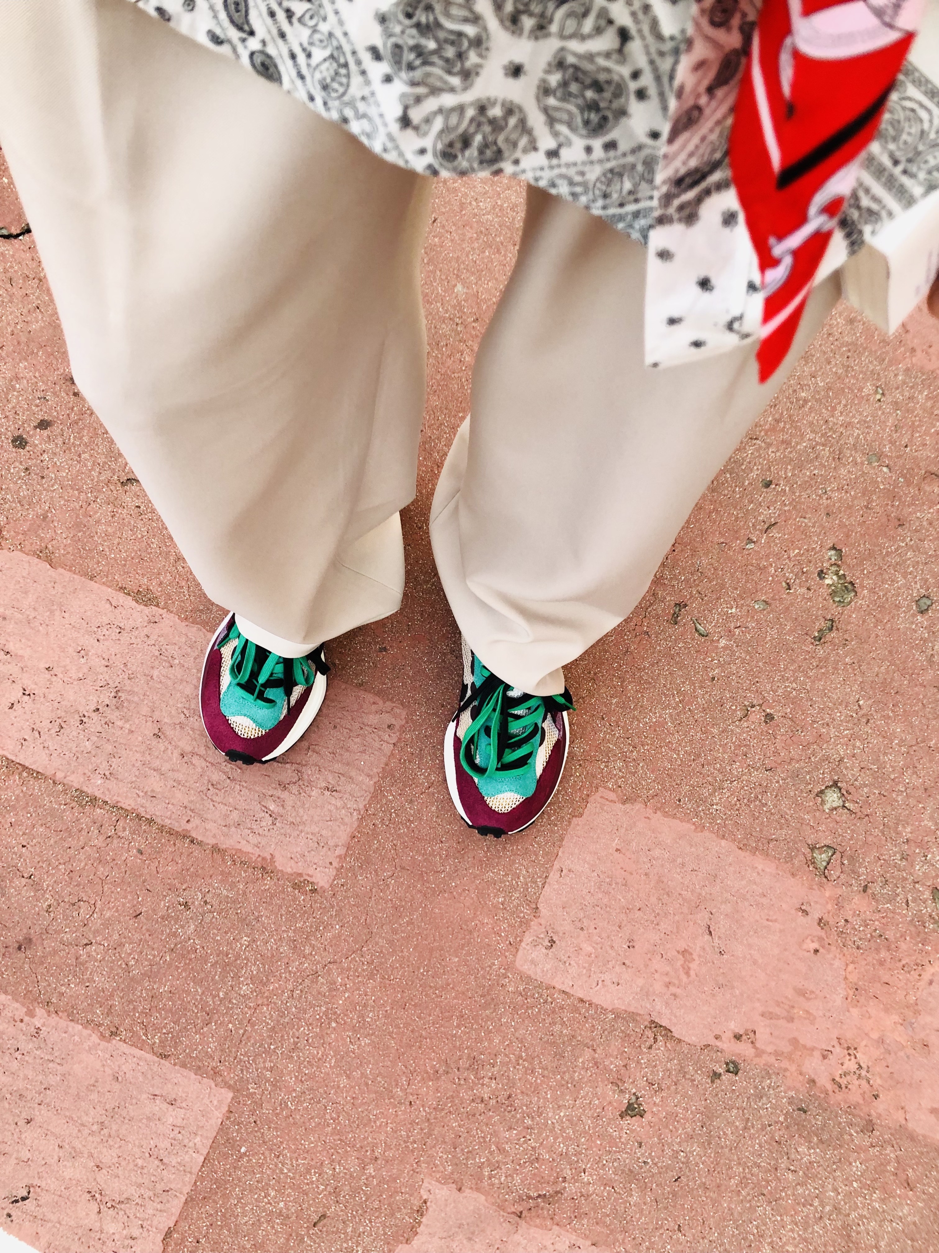 Nike x Sacai VaporWaffle String & Black Villain Red 착용 스타일 - 4