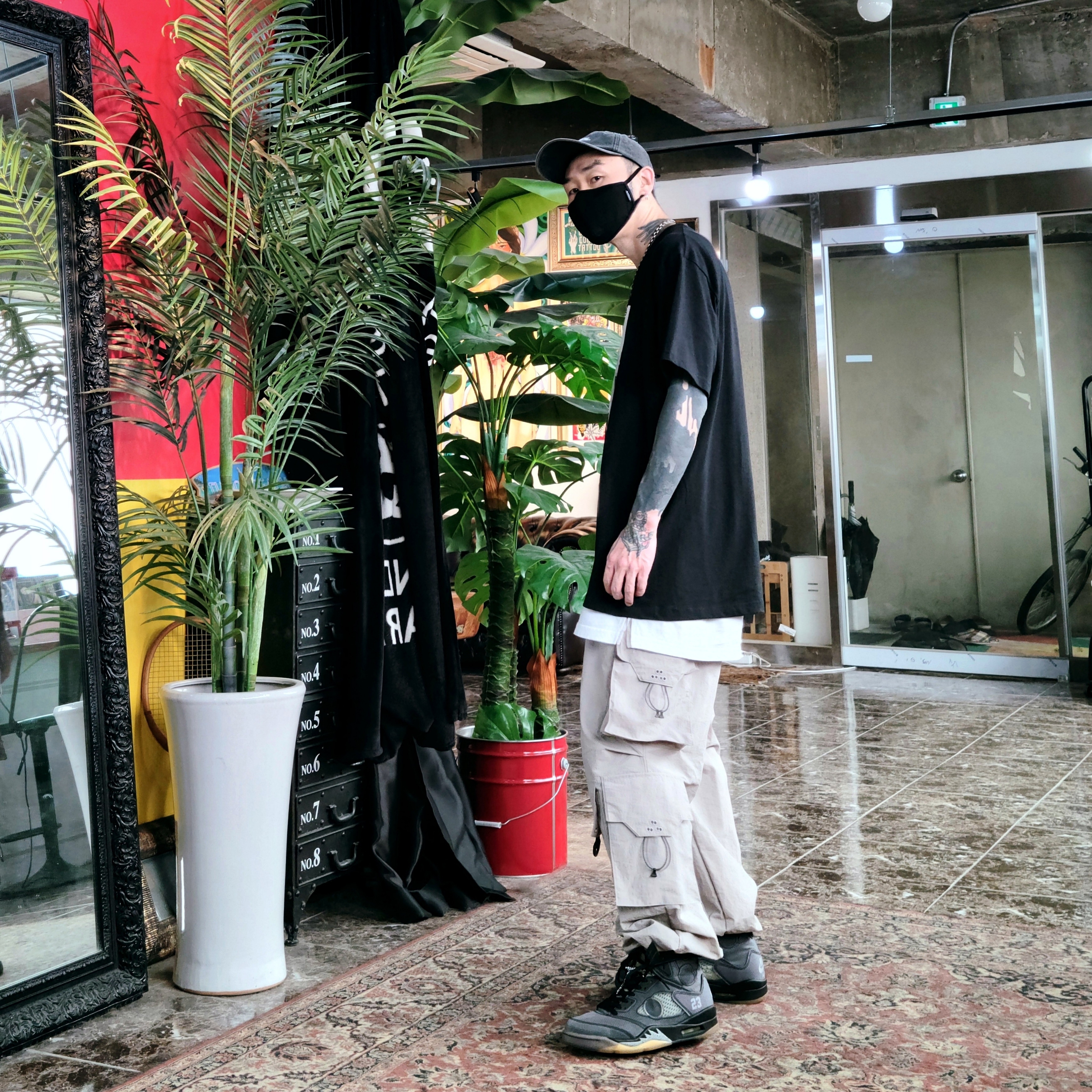 Jordan 5 x Off-White Retro SP Black Muslin, Supreme Anna Nicole Smith T-Shirt Black - 21SS 착용 스타일 - 1