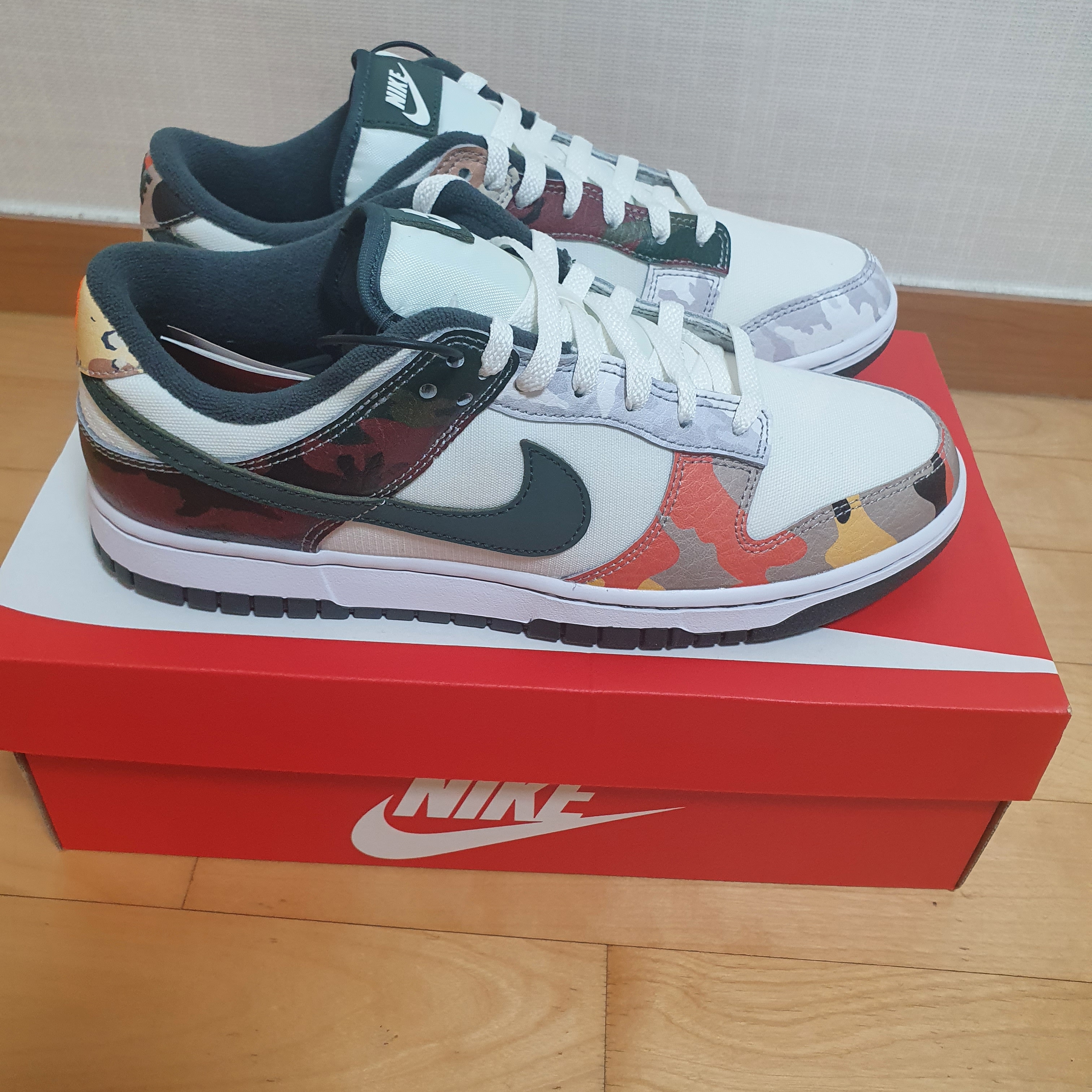 Nike Dunk Low SE Sail Multi Camo 착용 스타일 - 2