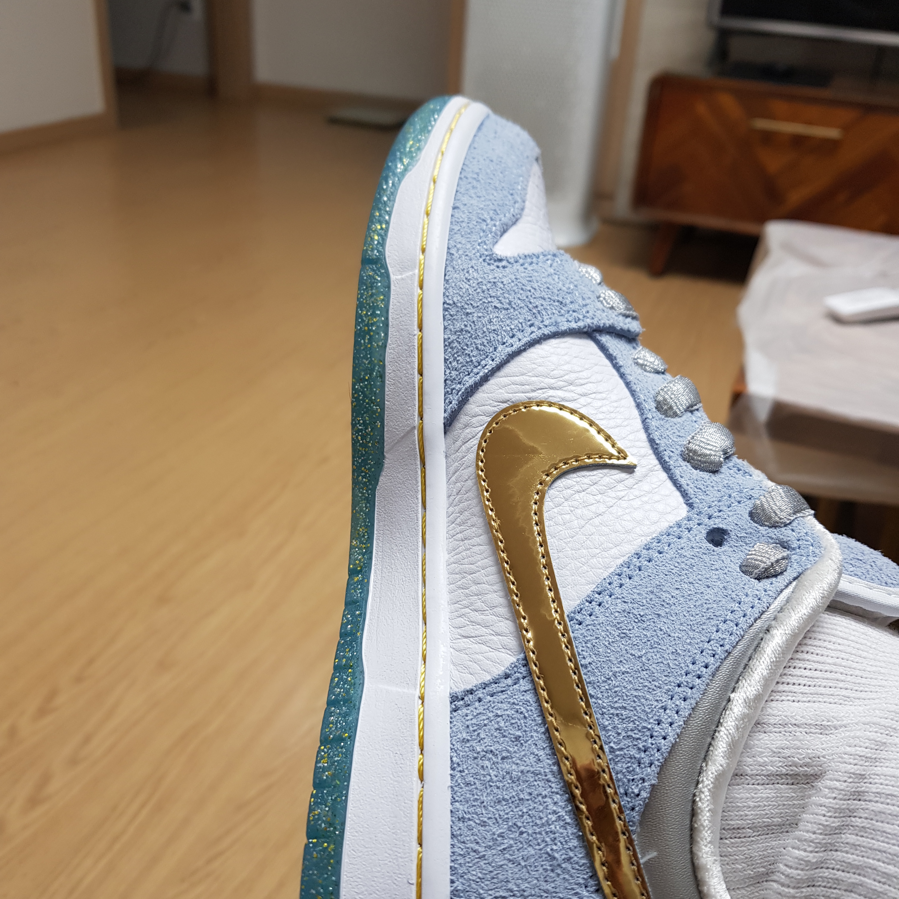 Nike x Sean Cliver SB Dunk Low Holiday Special 착용 스타일 - 4