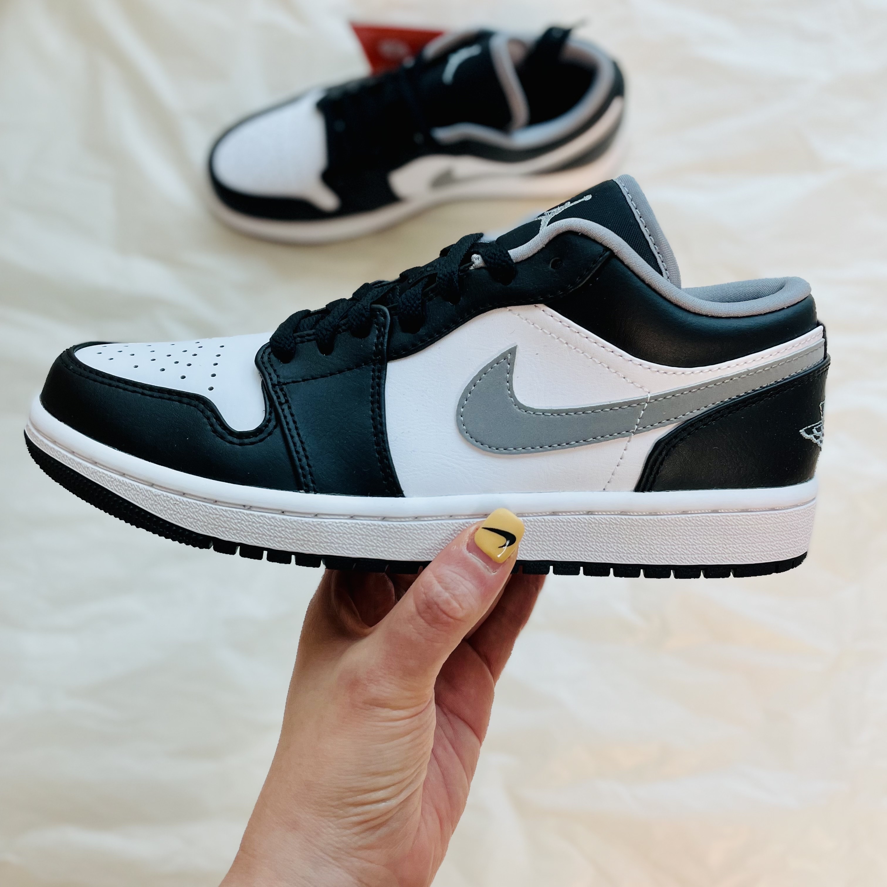Jordan 1 Low Black Particle Grey 착용 스타일