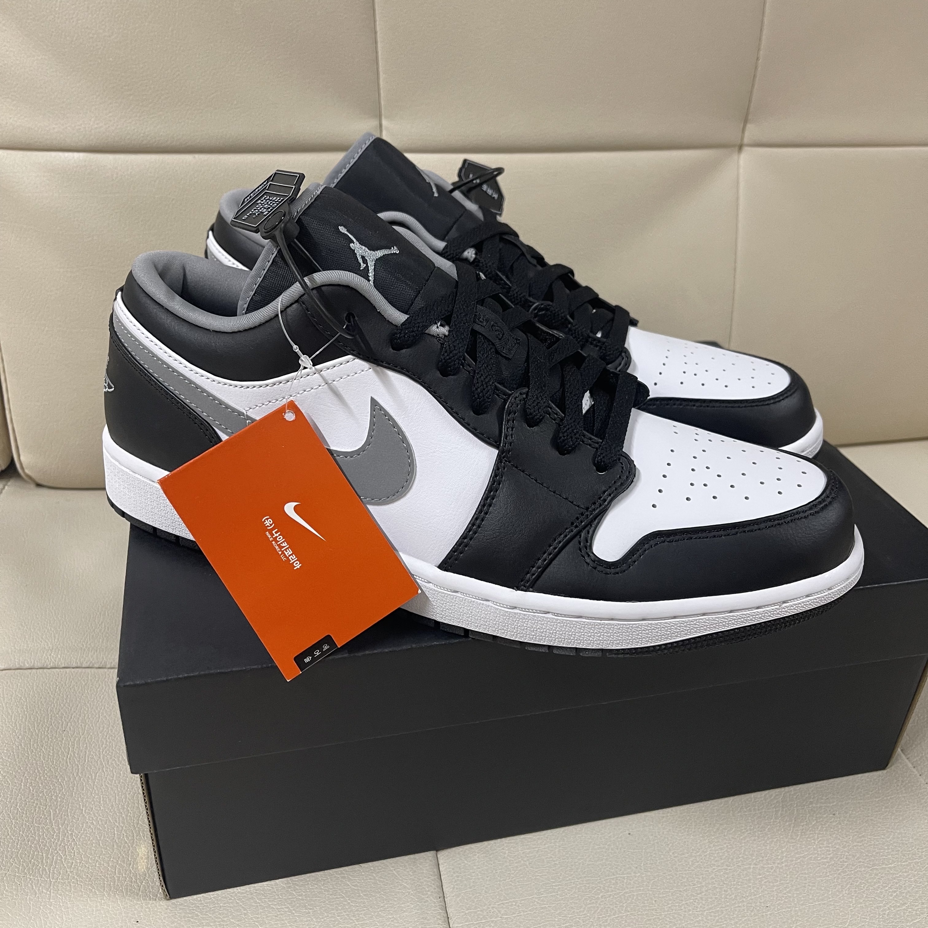 Jordan 1 Low Black Particle Grey 착용 스타일 - 3