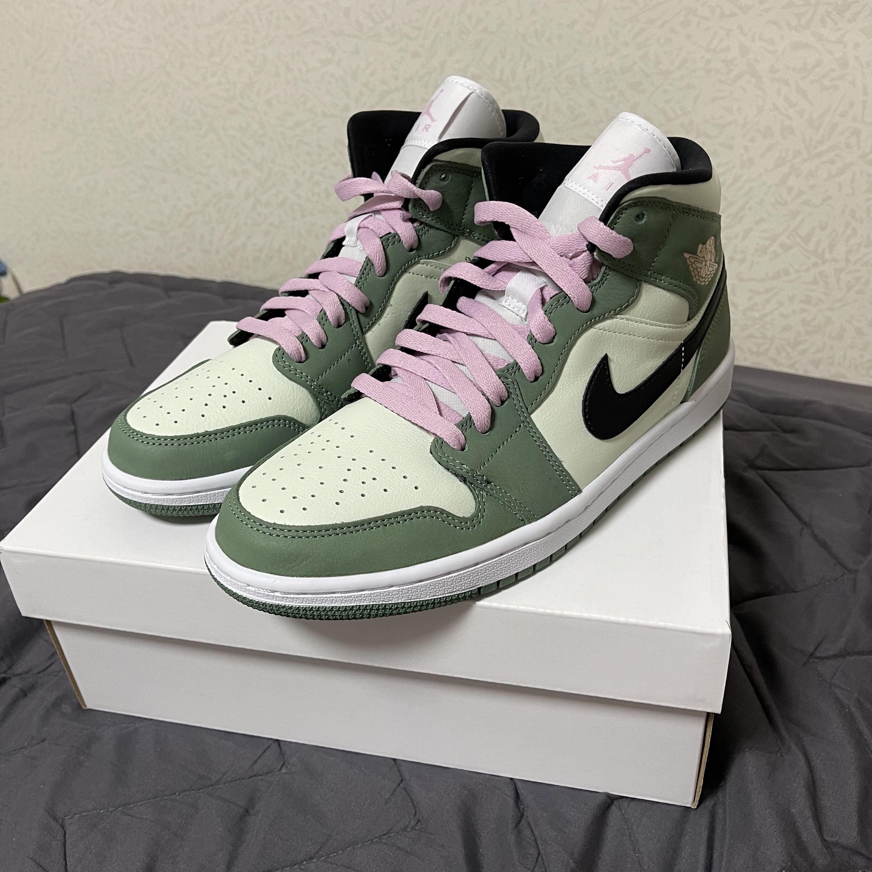 (W) Jordan 1 Mid SE Dutch Green 착용 스타일 - 3