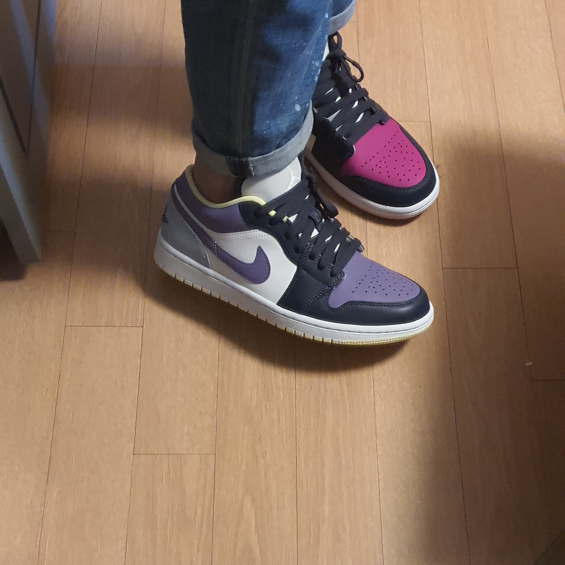 (W) Jordan 1 Low SE Mismatched Purple Magenta 착용 스타일 - 4