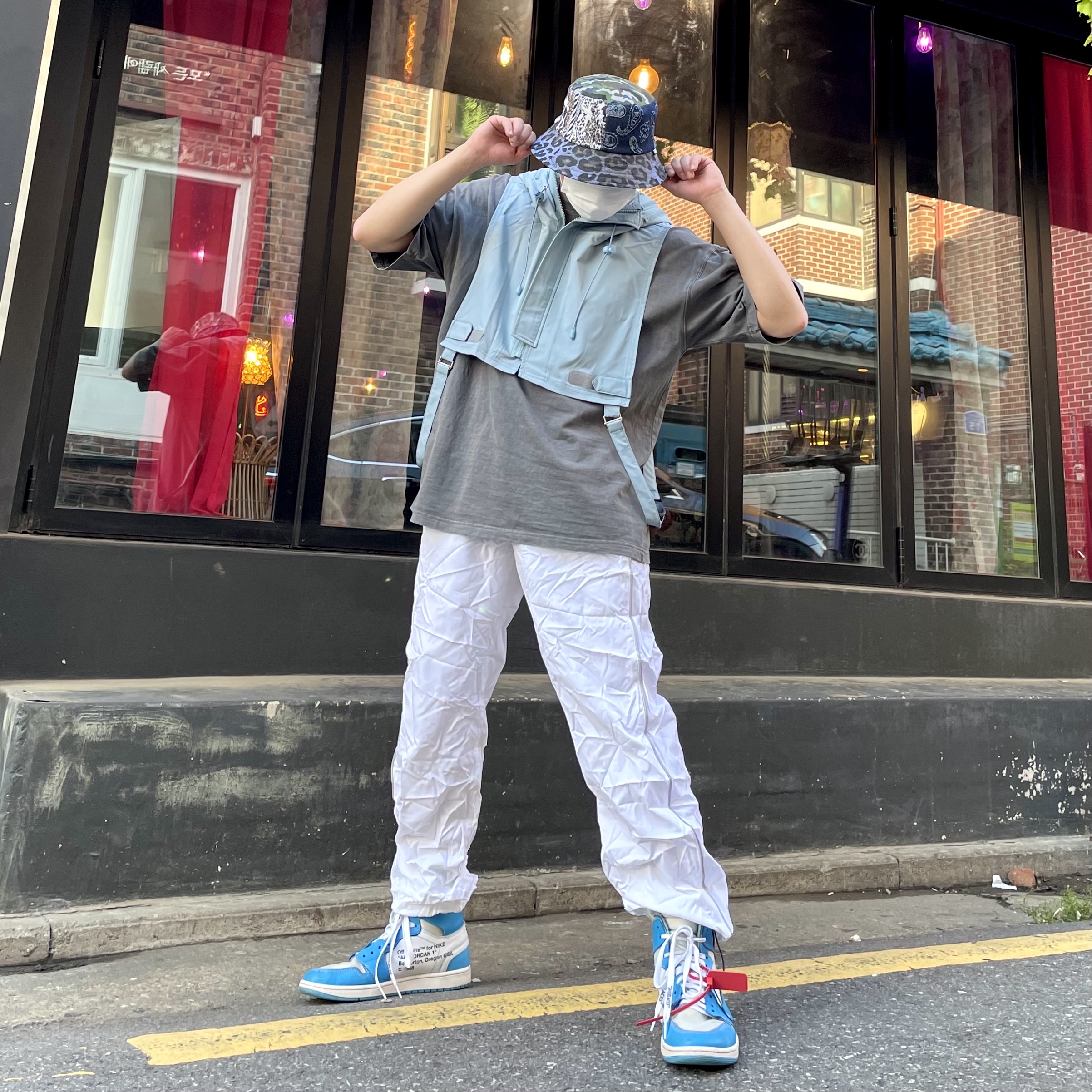 Jordan 1 x Off-White Retro High University Blue 착용 스타일 - 1