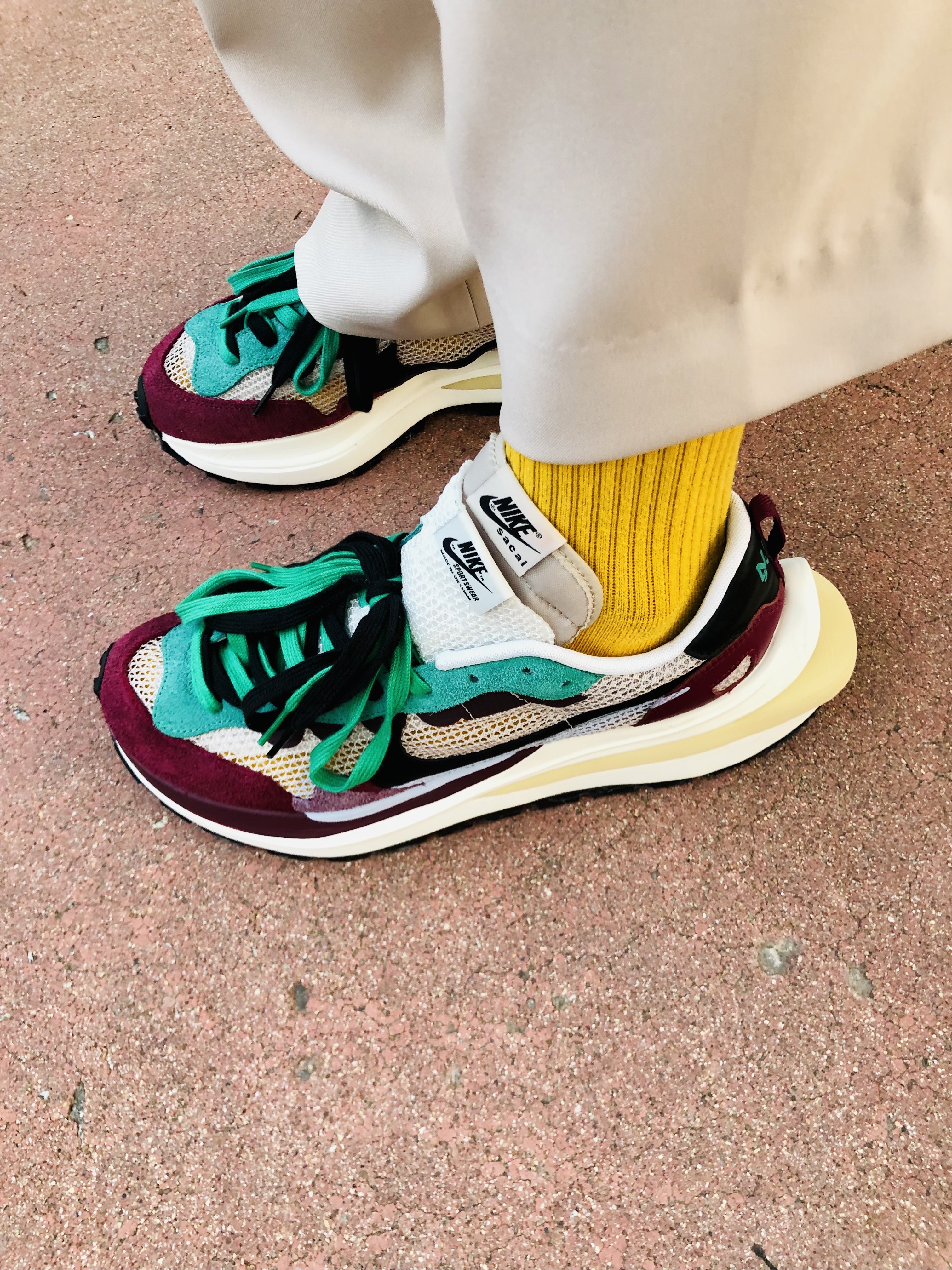 Nike x Sacai VaporWaffle String & Black Villain Red 착용 스타일 - 3