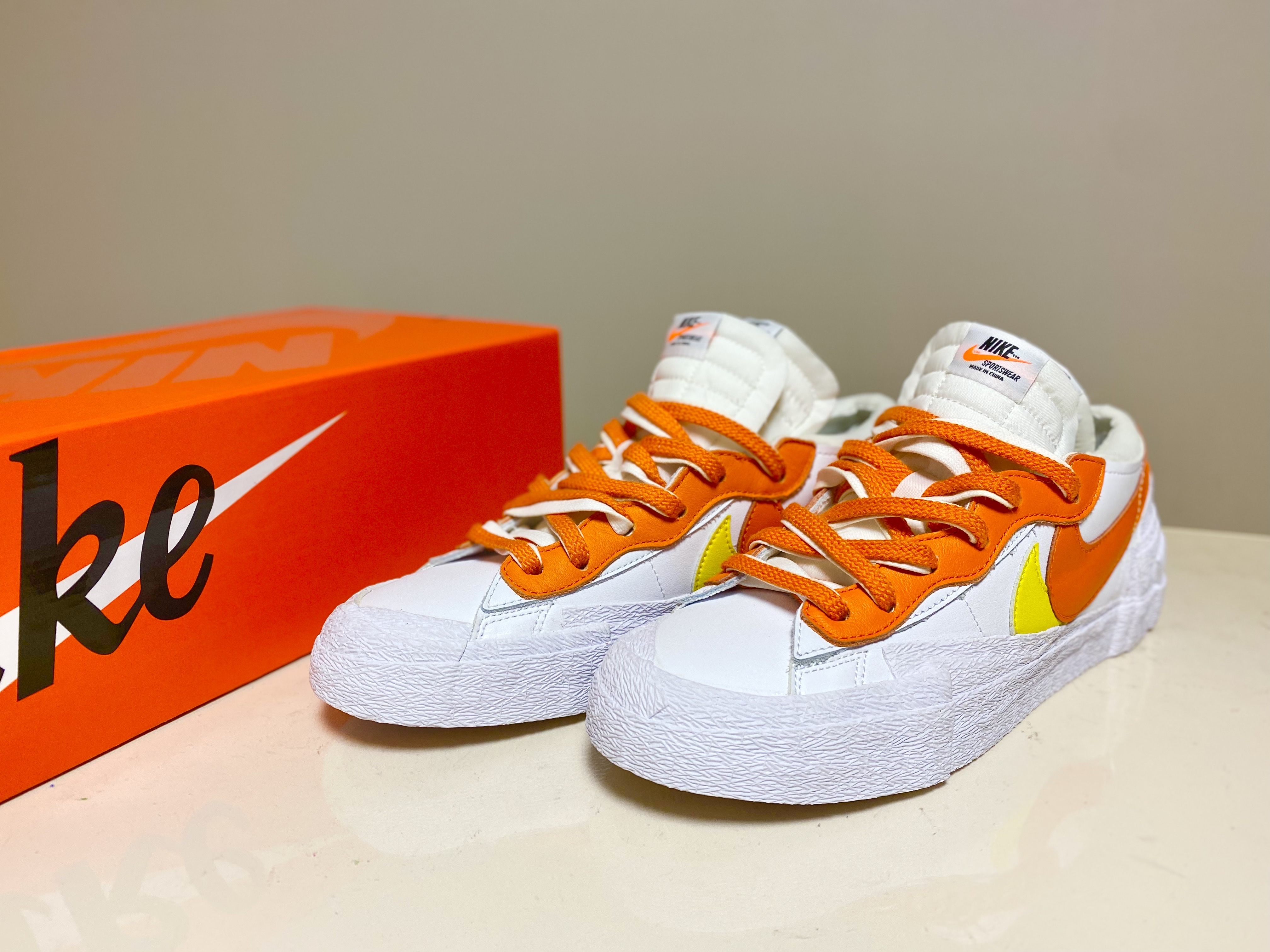 Nike x Sacai Blazer Low Magma Orange 착용 스타일 - 2