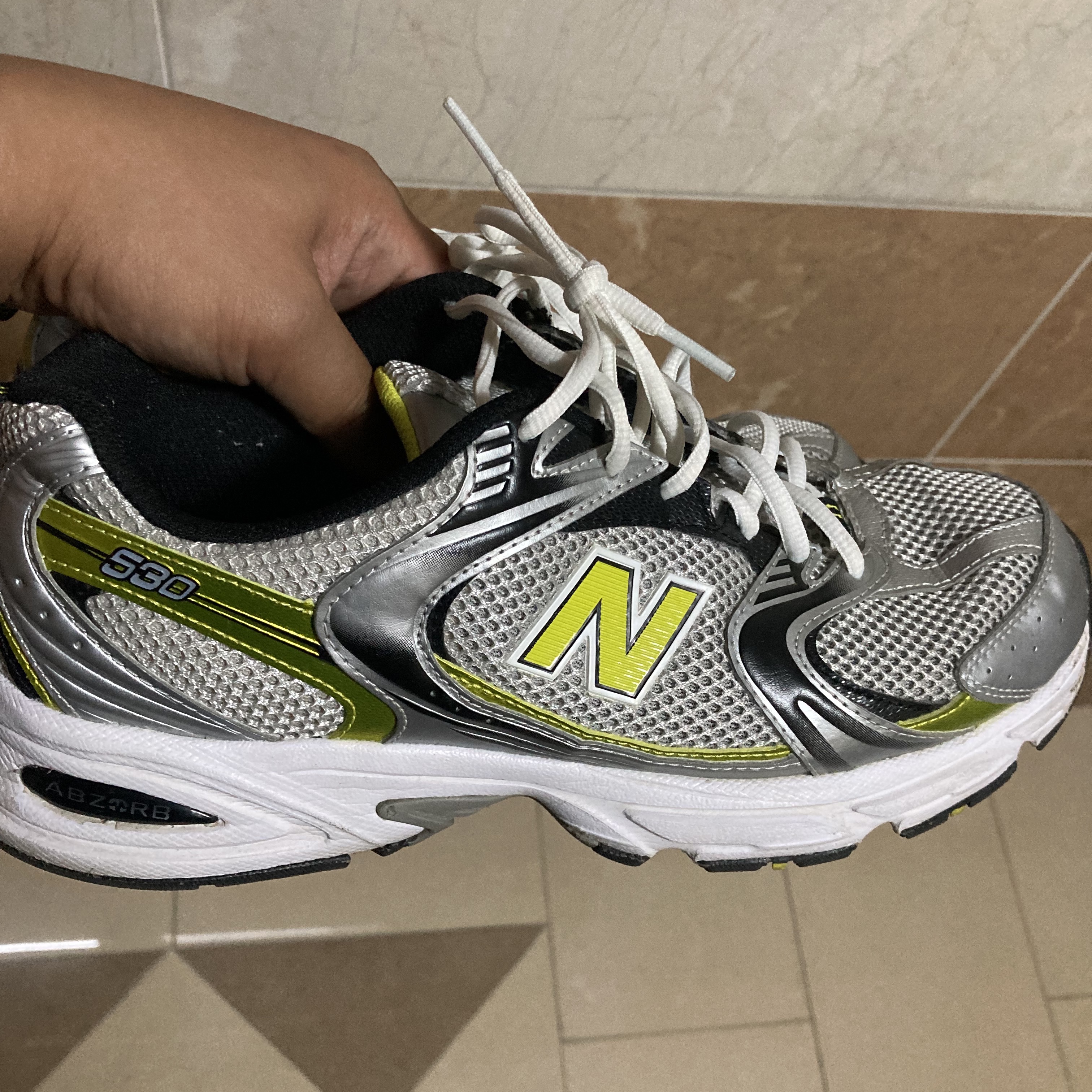 New Balance 530 Silver 착용 스타일
