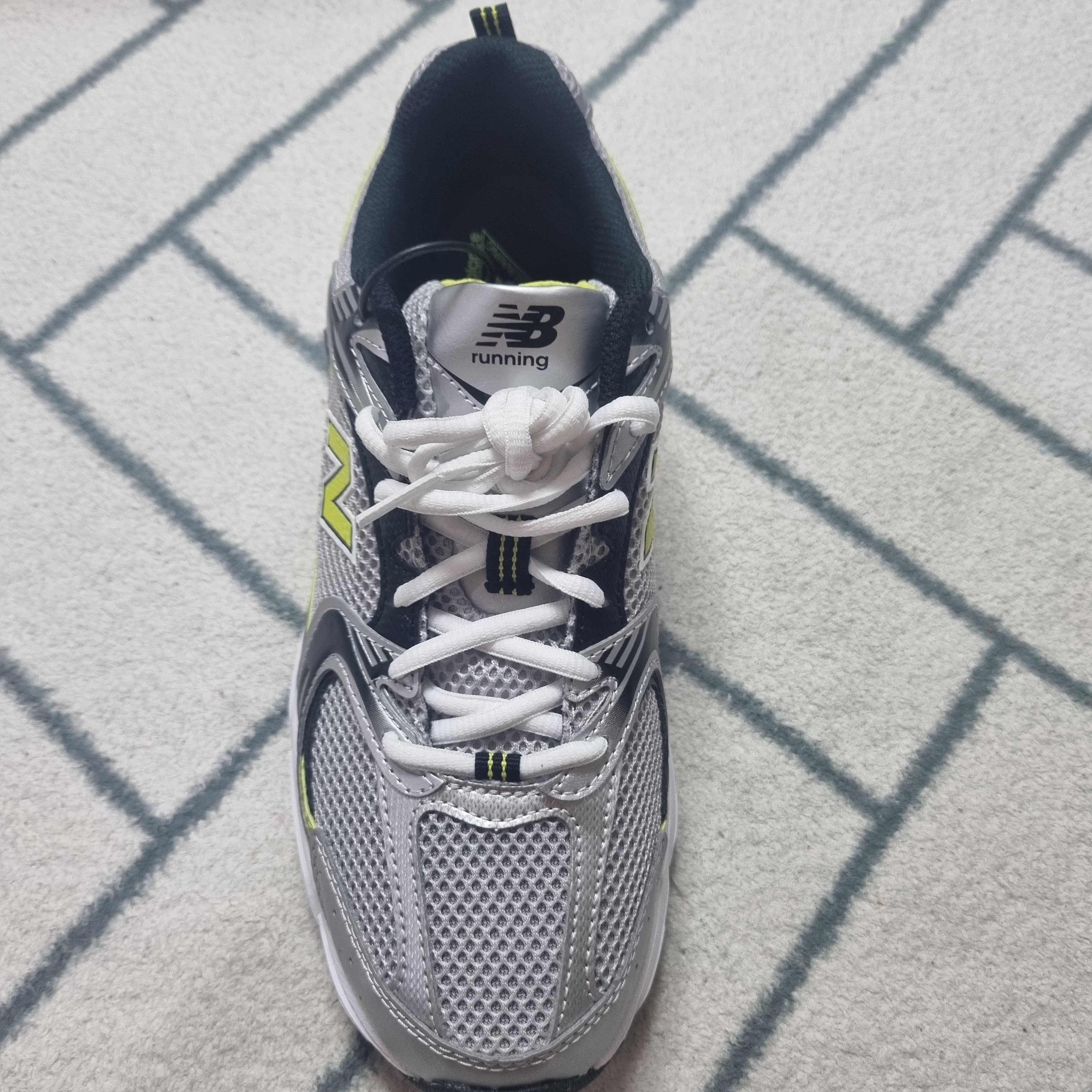 New Balance 530 Silver 착용 스타일 - 1