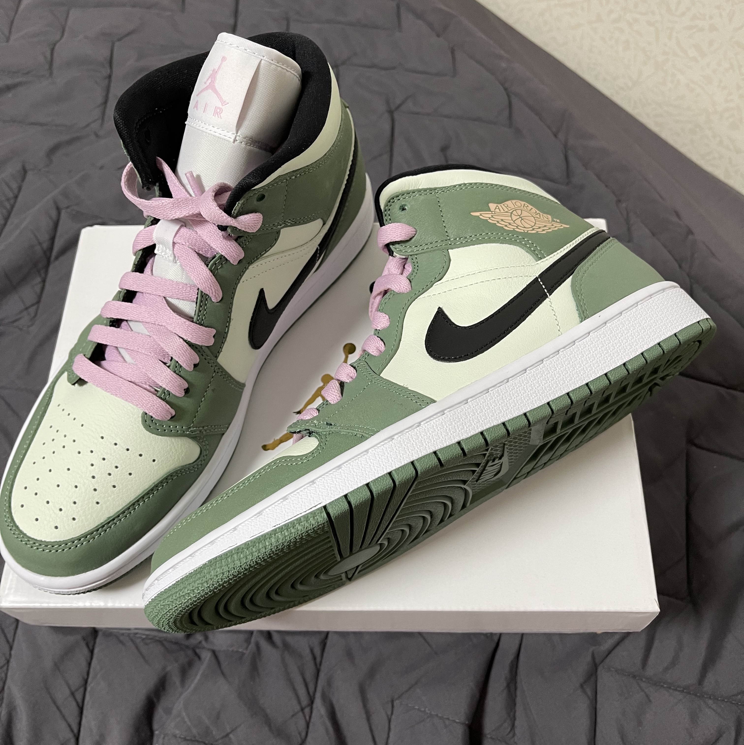 (W) Jordan 1 Mid SE Dutch Green 착용 스타일 - 2