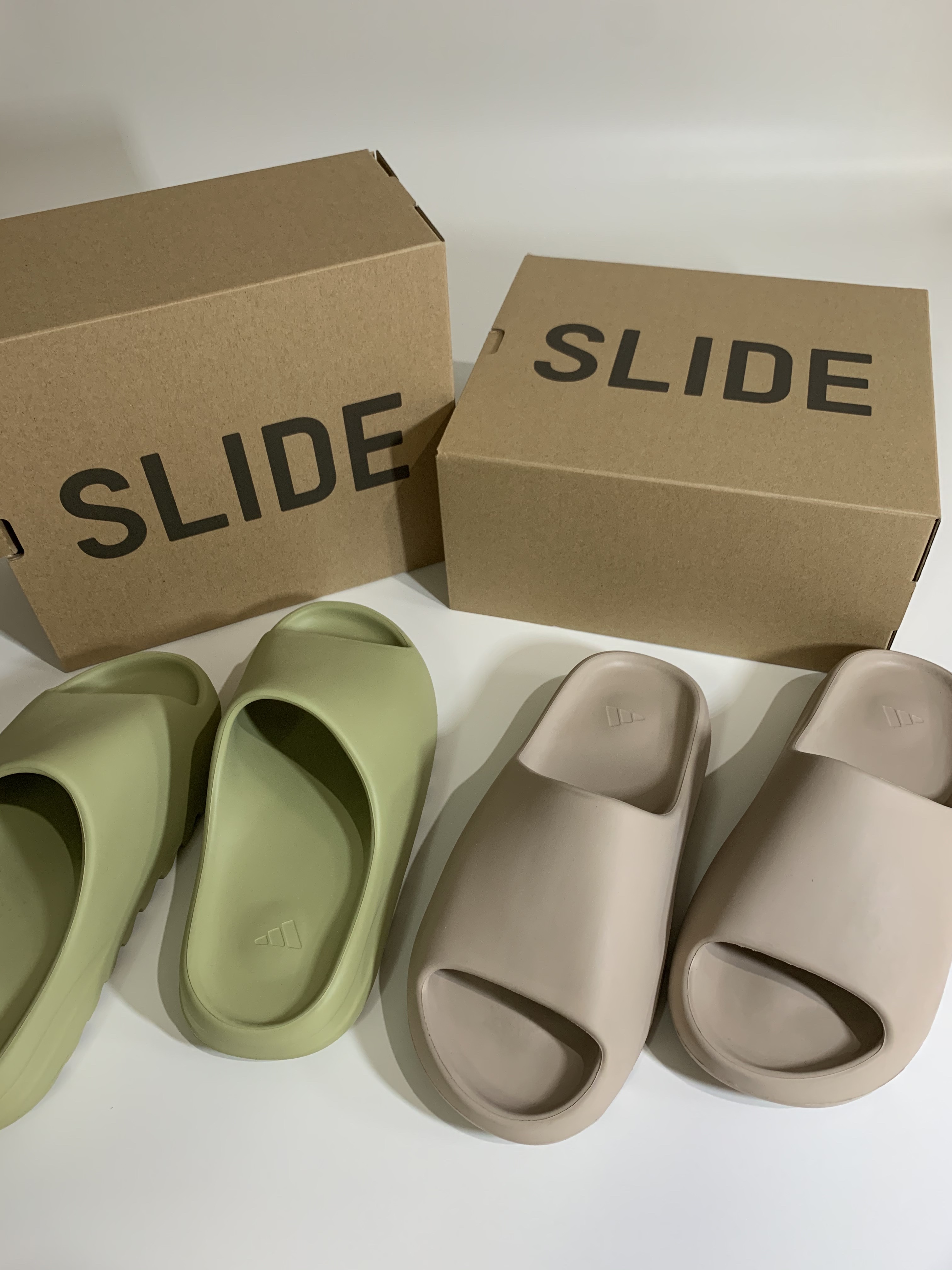 Adidas Yeezy Slide Pure, Supreme Bandana Tarp Side Bag Black - 21SS 착용 스타일 - 3