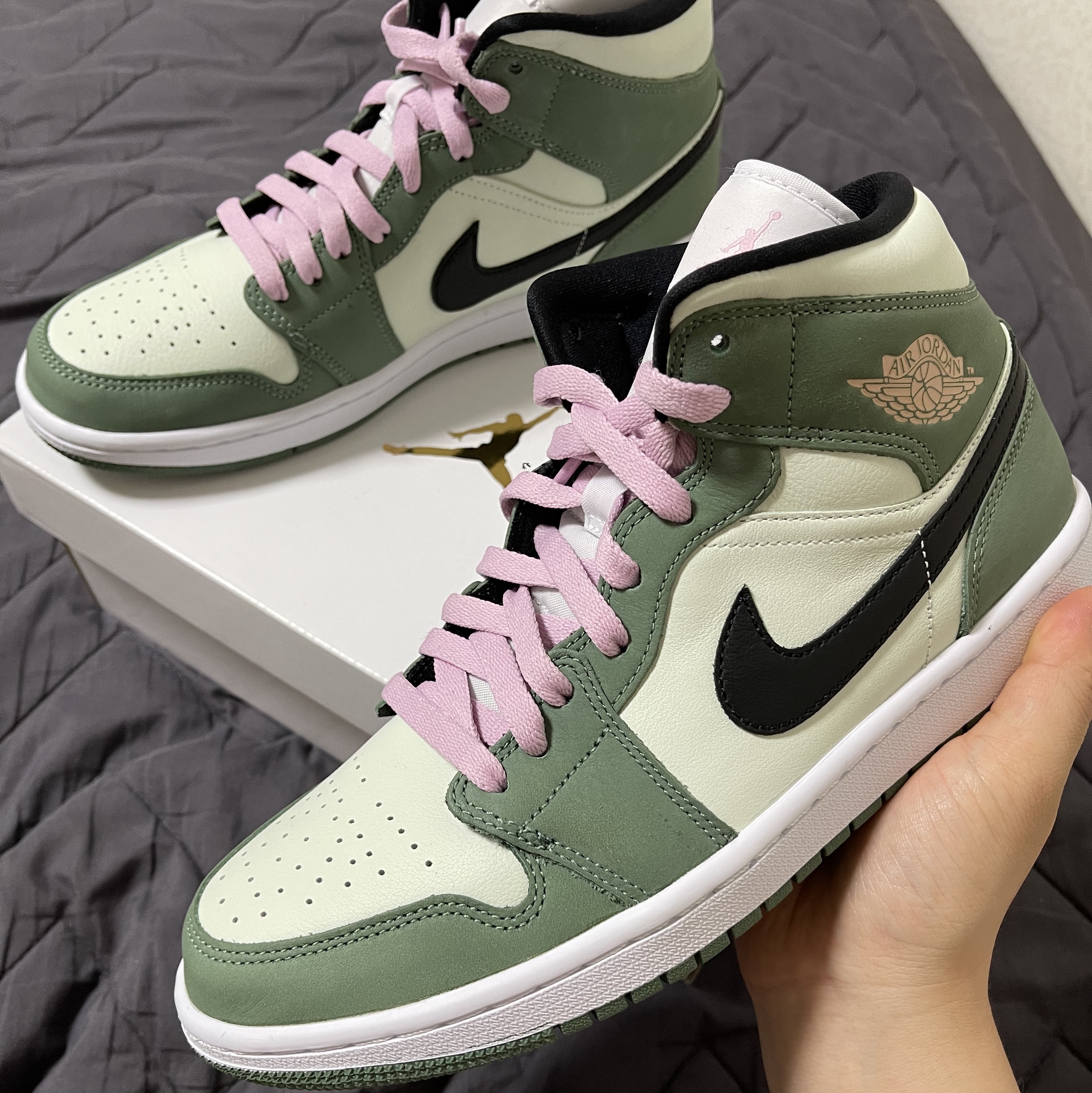 (W) Jordan 1 Mid SE Dutch Green 착용 스타일 - 1
