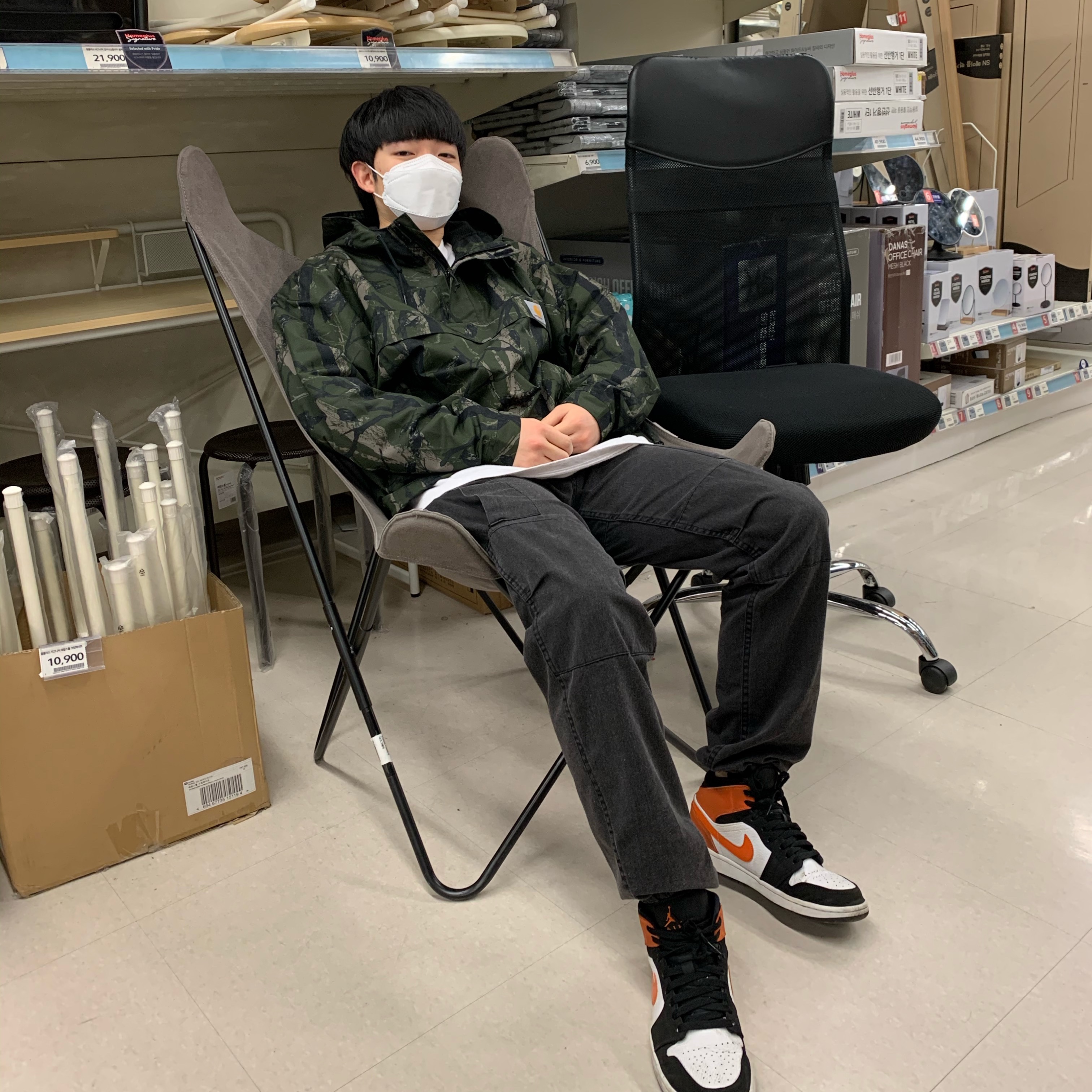 Jordan 1 Mid Shattered Backboard 착용 스타일