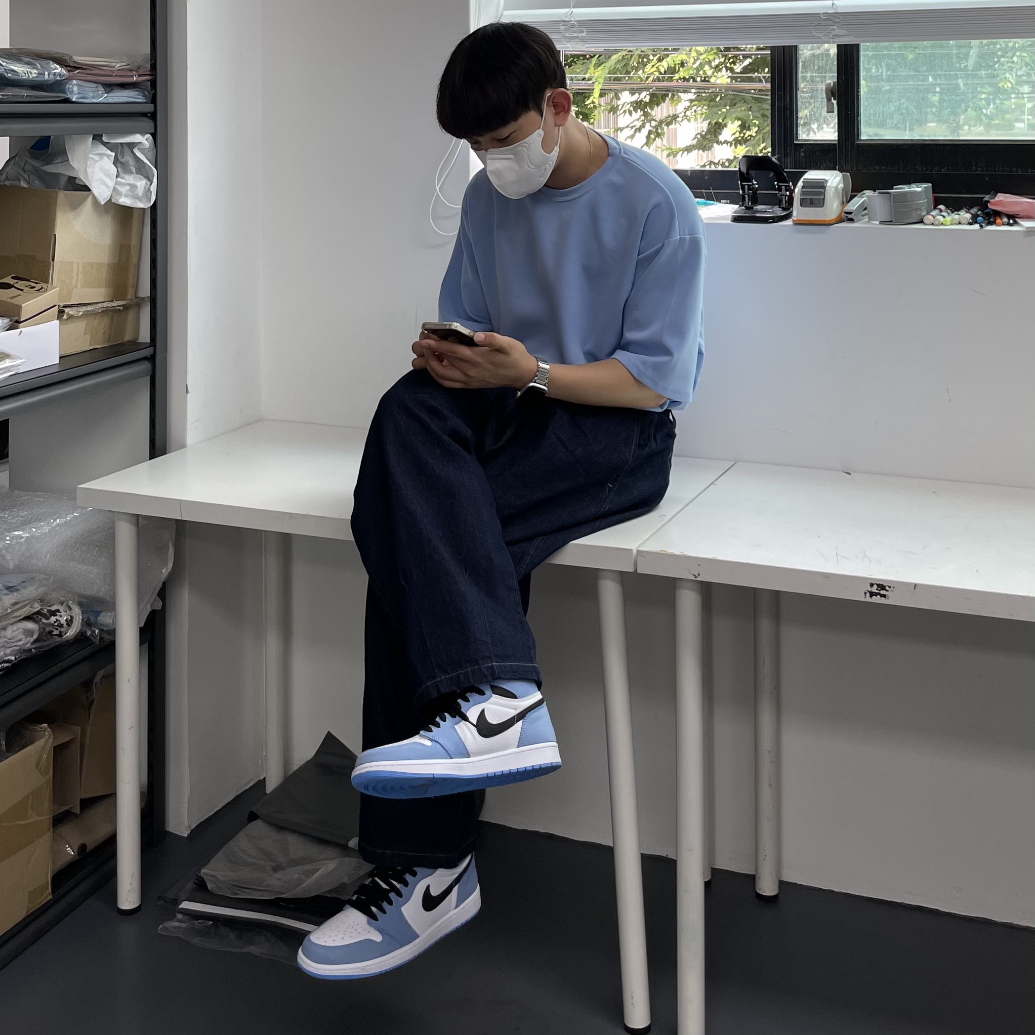 Jordan 1 Retro High OG University Blue 착용 스타일 - 1