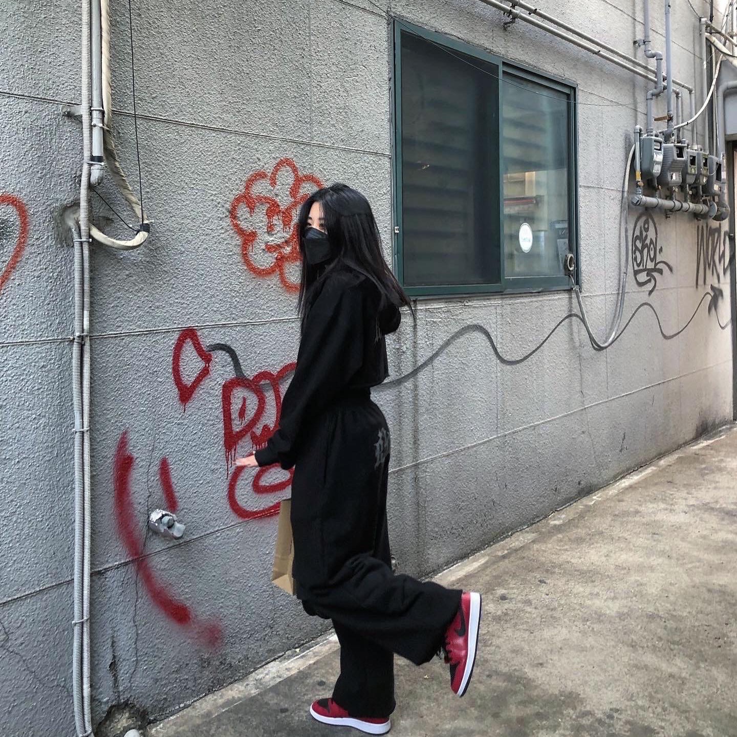 (GS) Jordan 1 Low Gym Red Black 착용 스타일 - 1